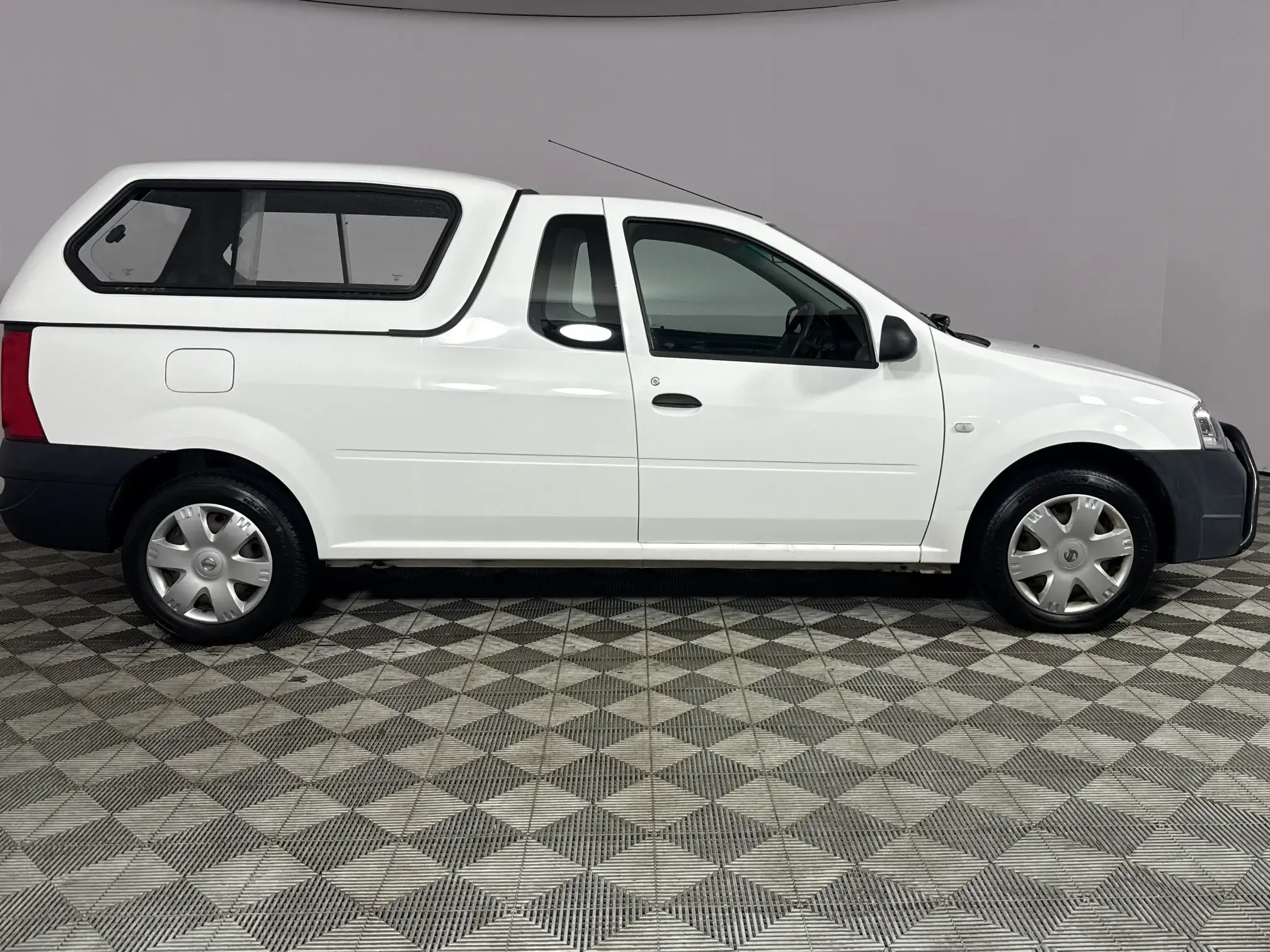 Nissan NP200