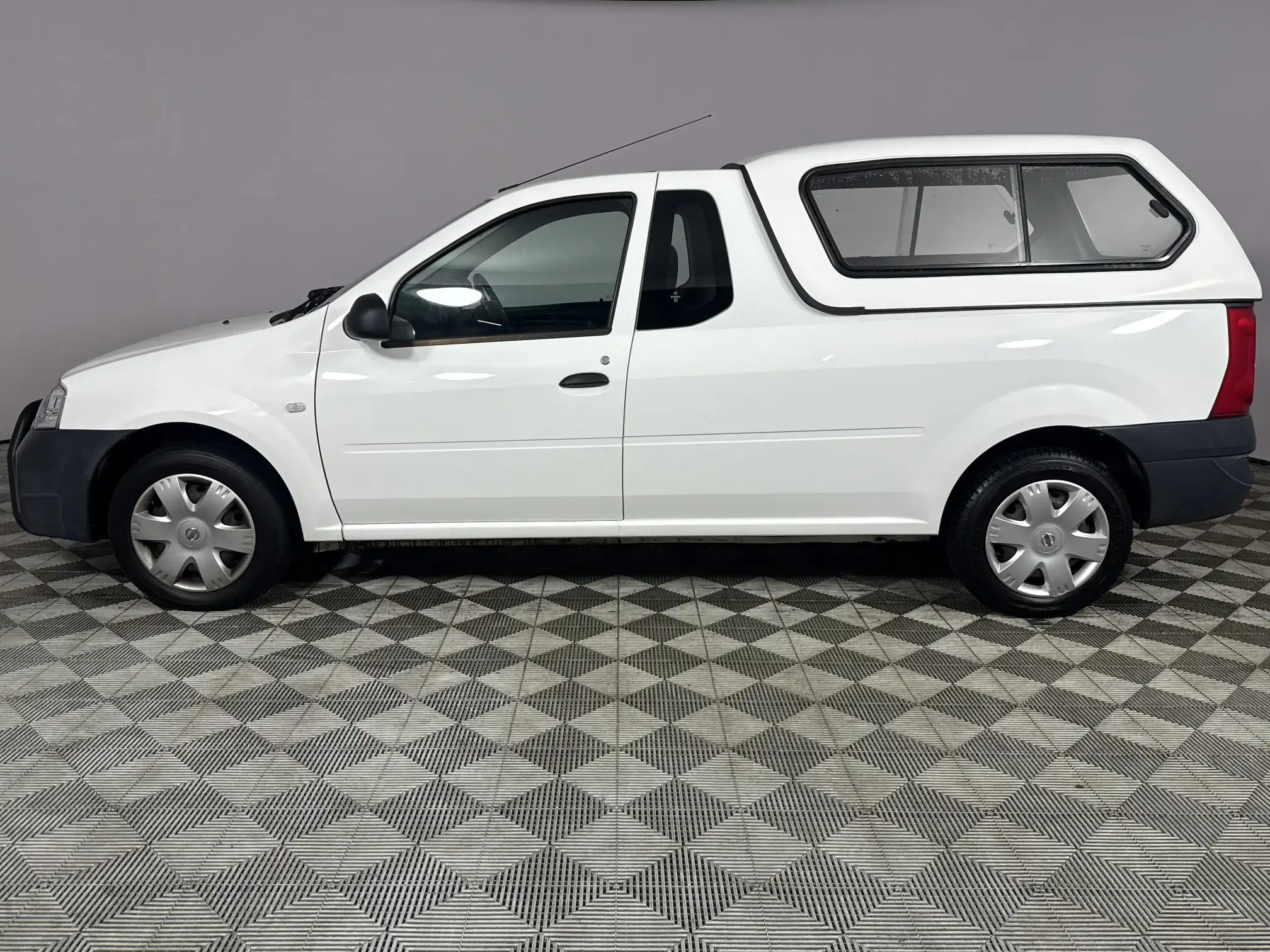 Nissan NP200