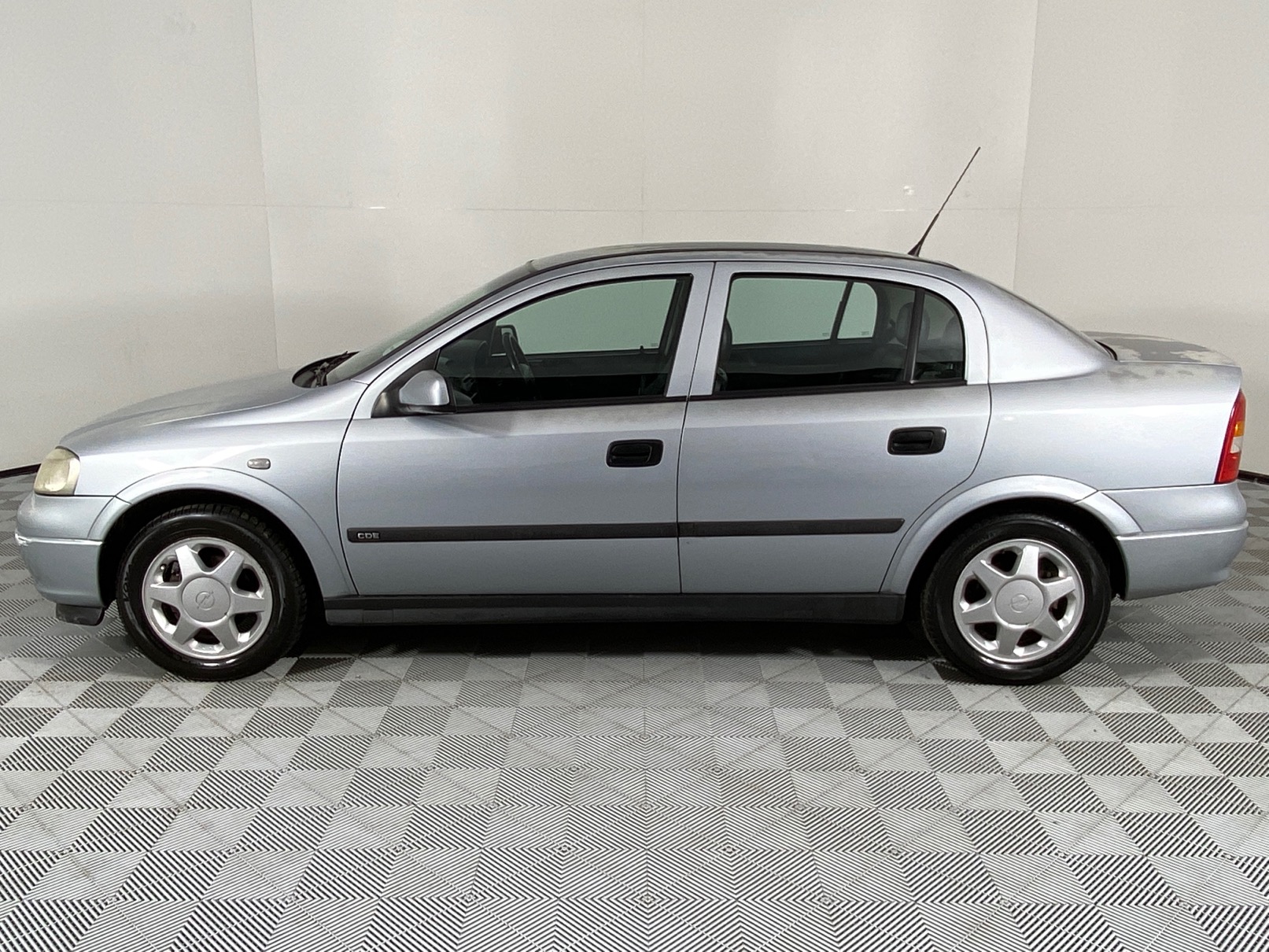 Used 2001 Opel Astra Classic 1.8 CDE A/C for sale | WeBuyCars