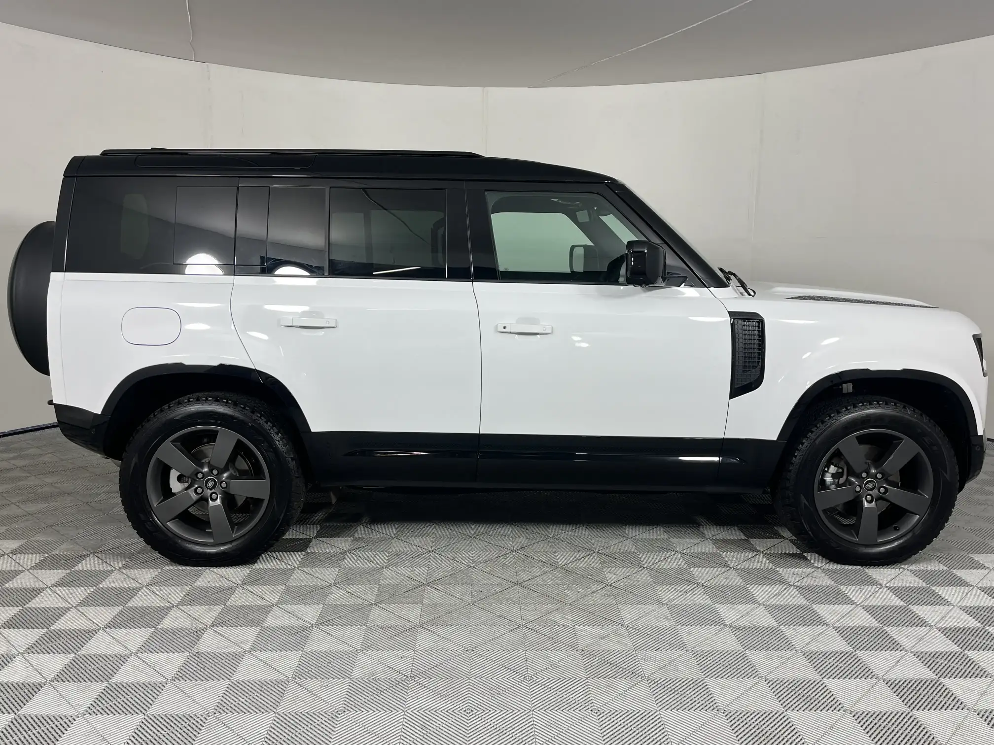 Land Rover Defender 110