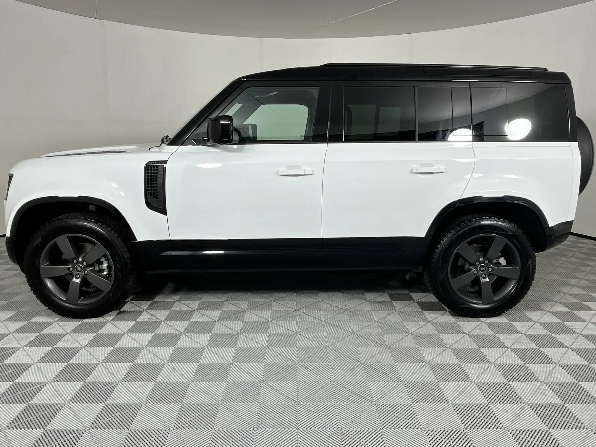 Land Rover Defender 110