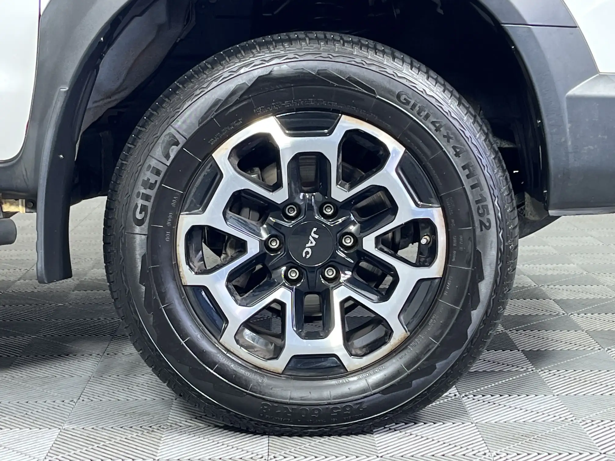 JAC T9