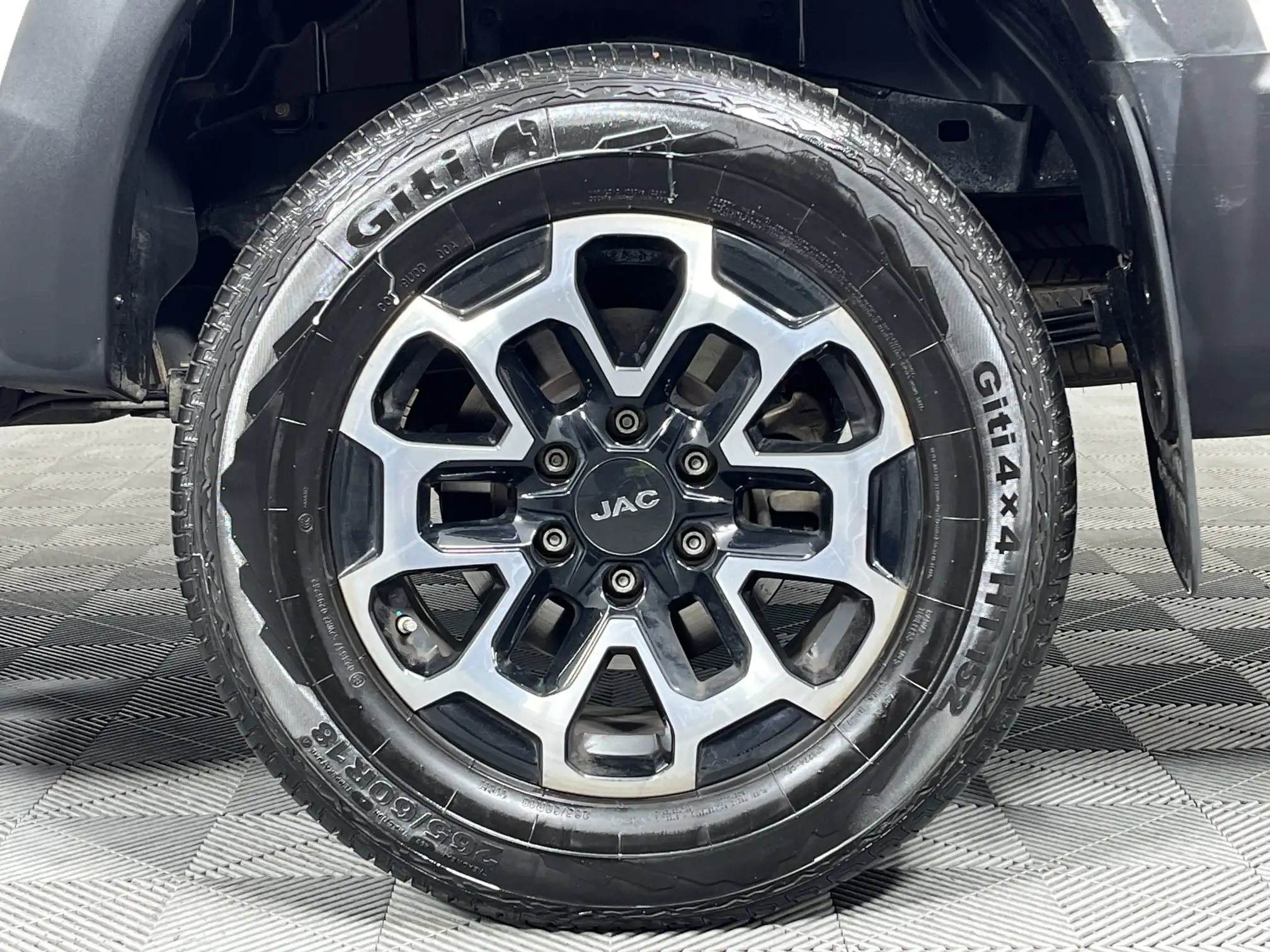 JAC T9