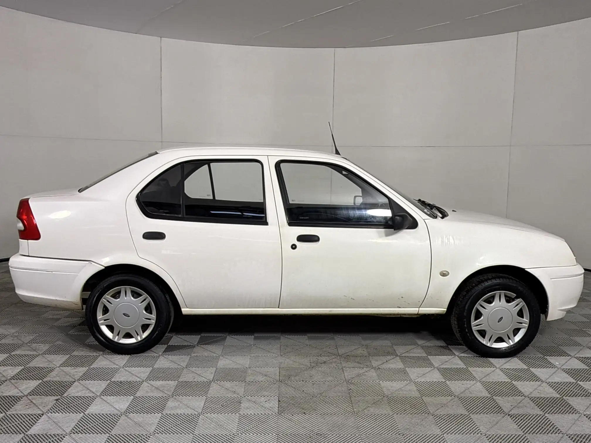 Ford Ikon