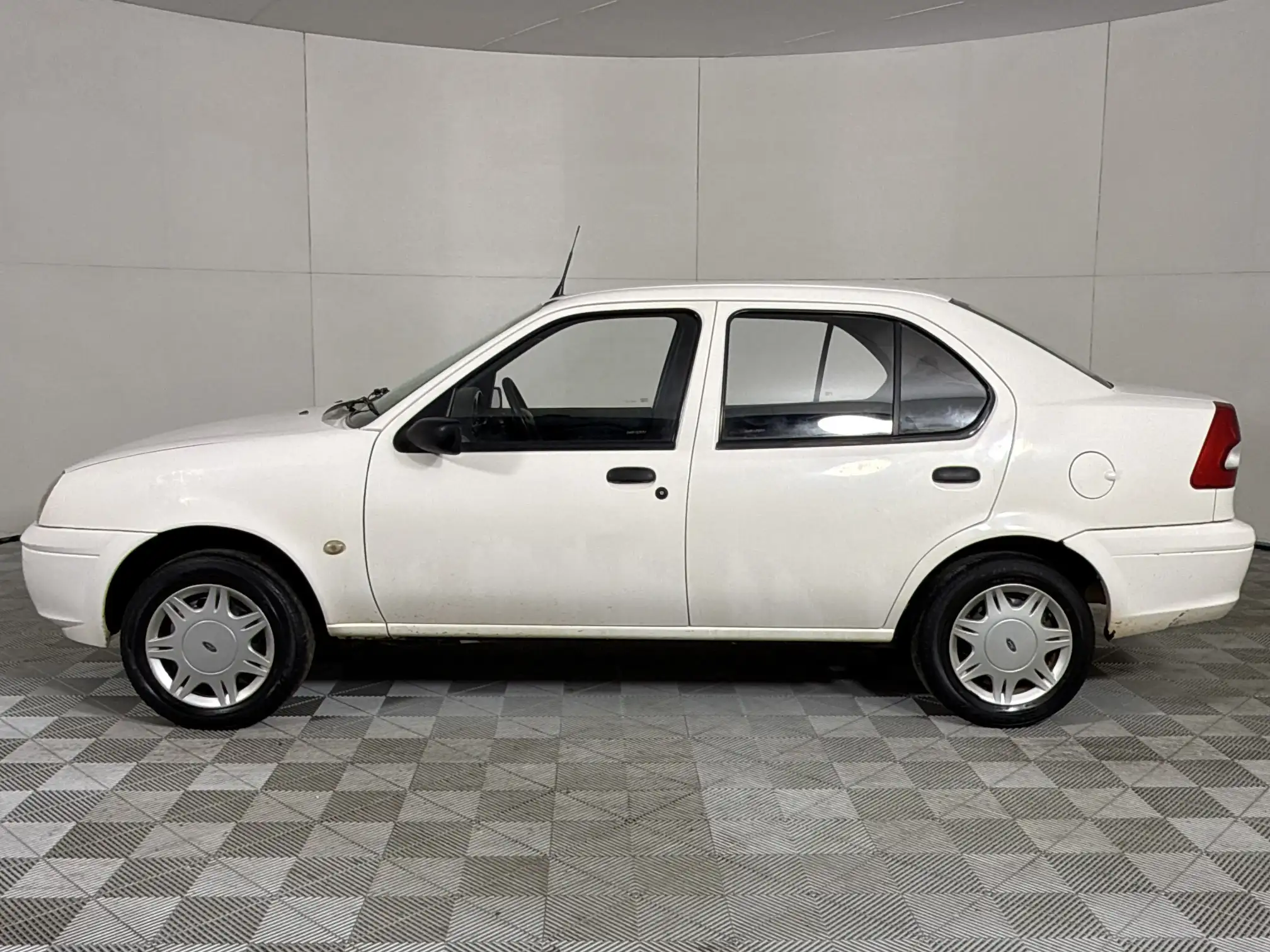 Ford Ikon