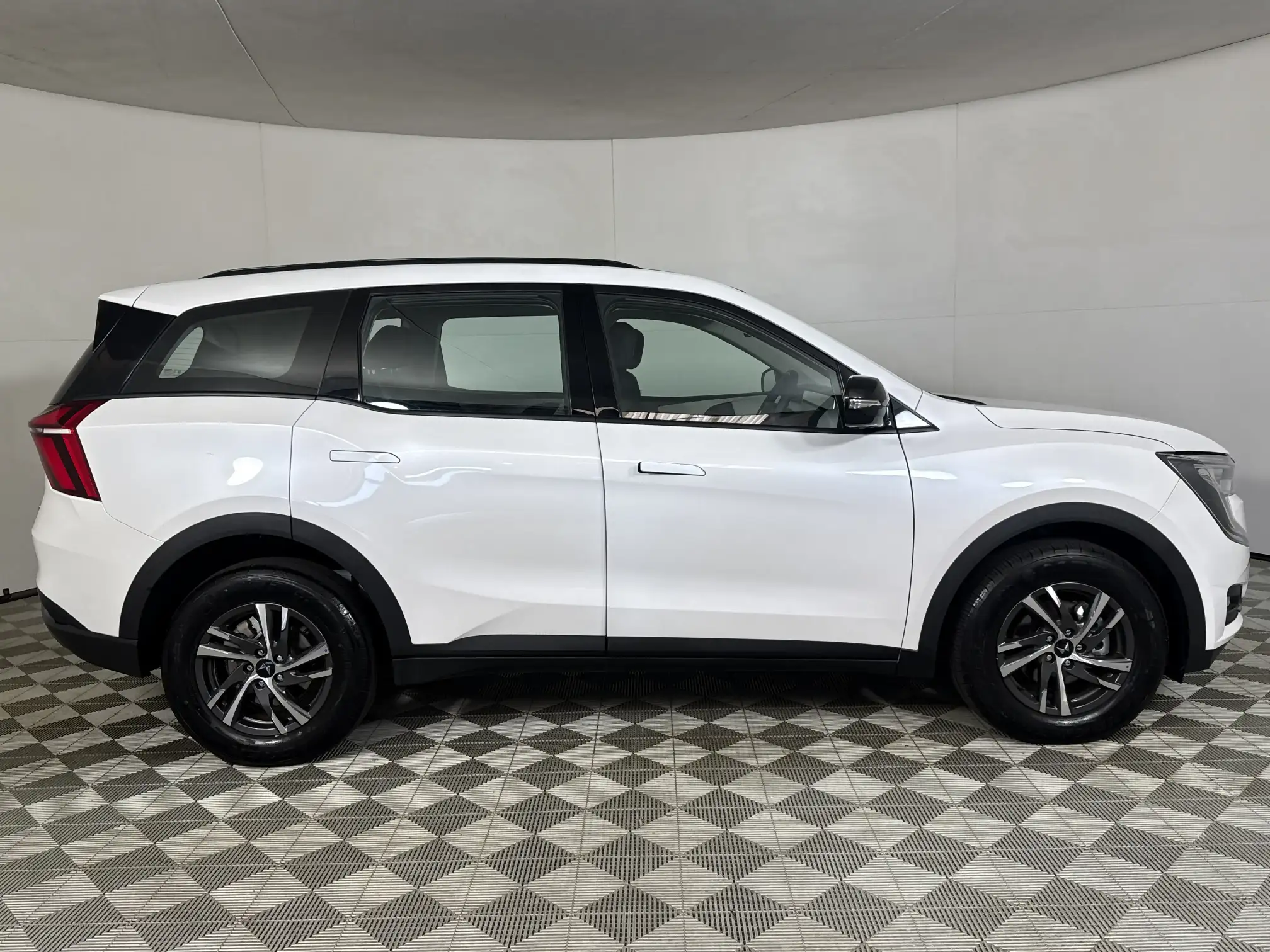 Mahindra XUV 700