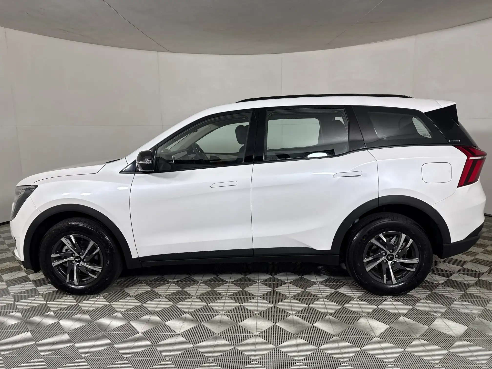 Mahindra XUV 700