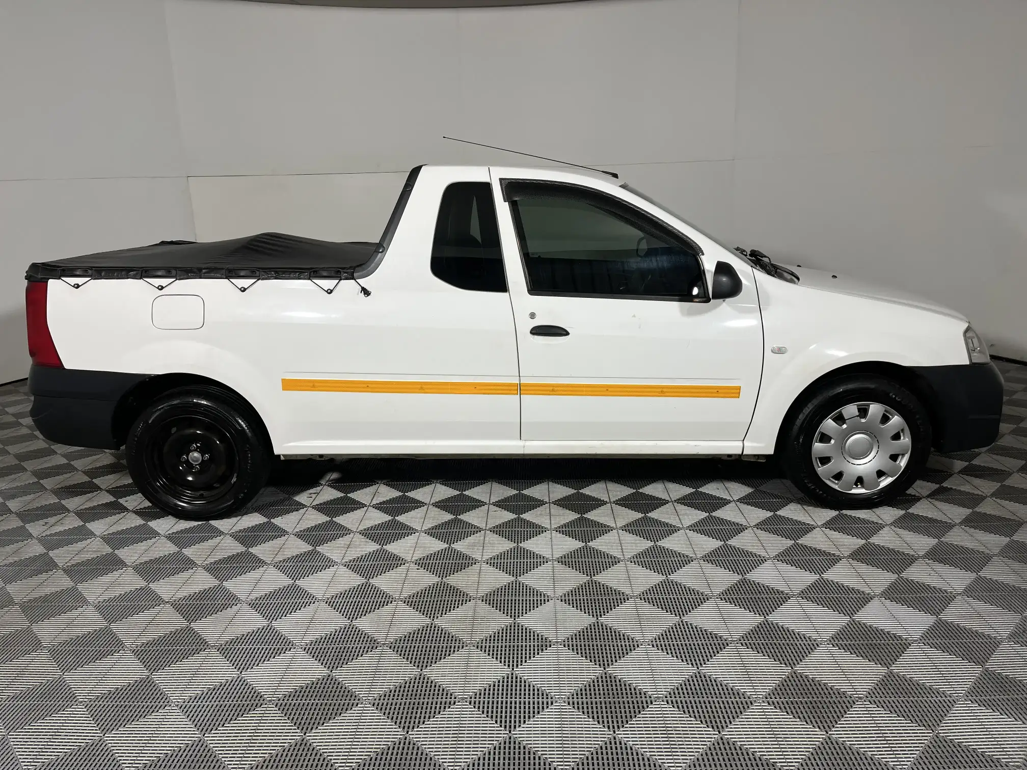 Nissan NP200