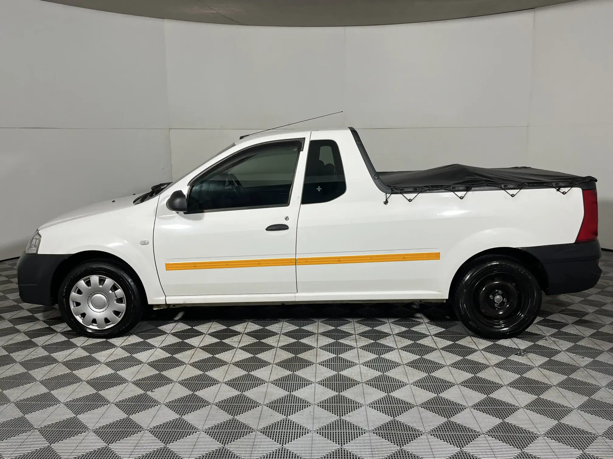 Nissan NP200
