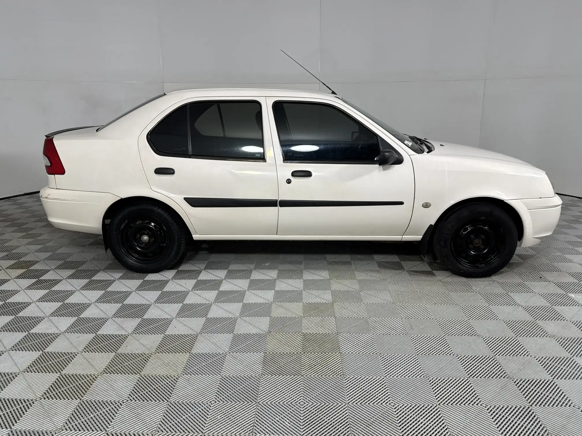 Ford Ikon