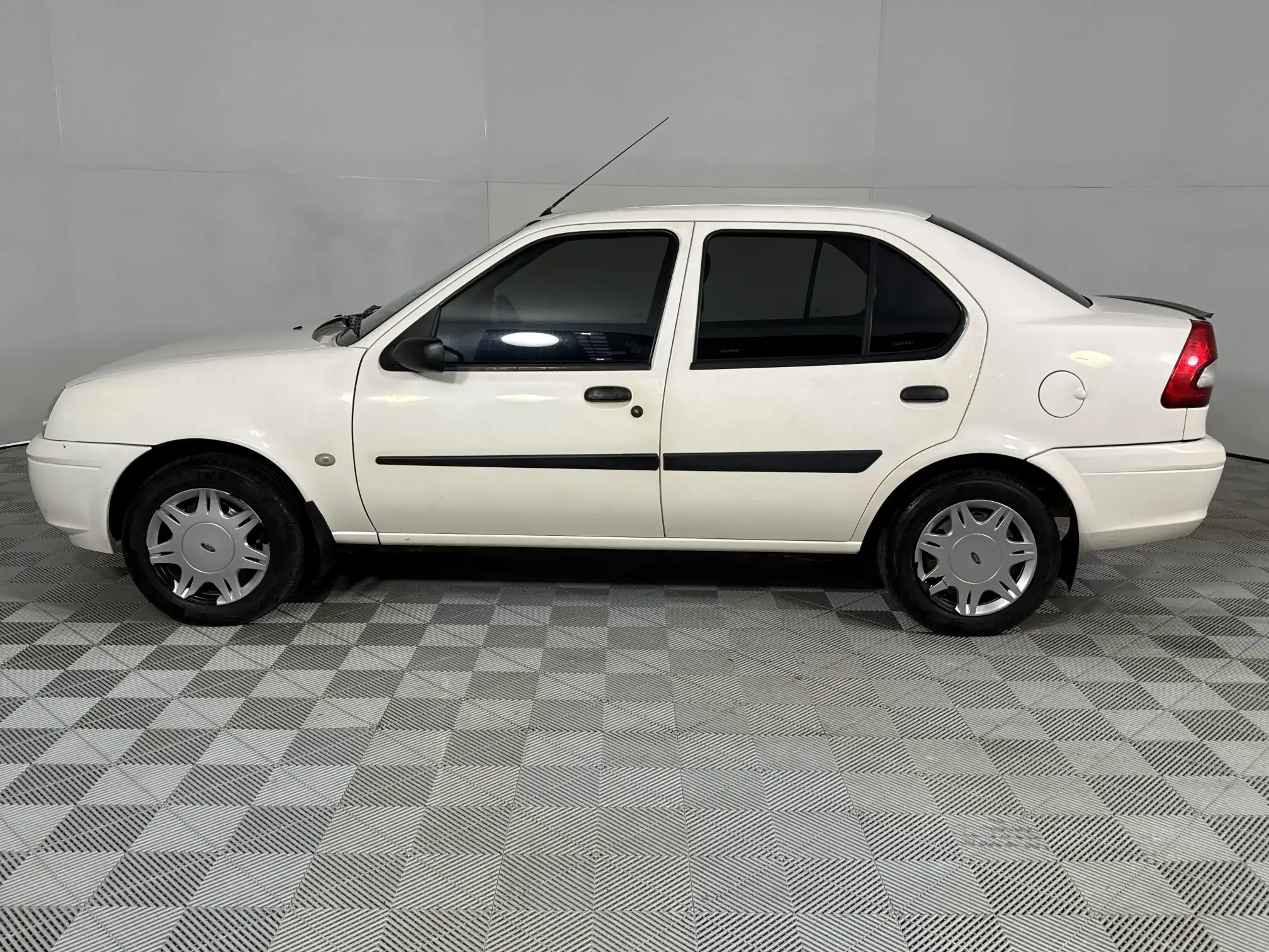 Ford Ikon
