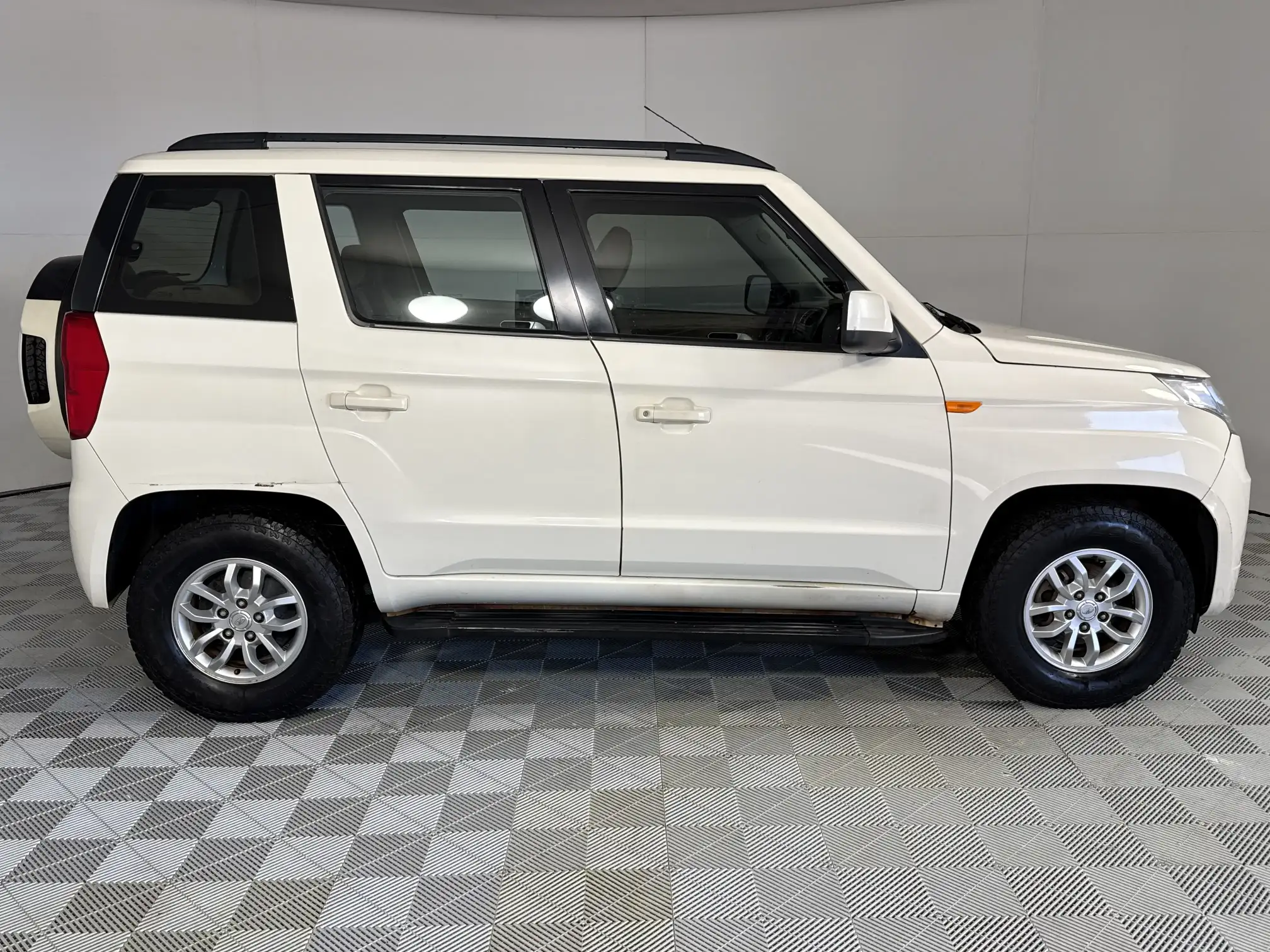 Mahindra TUV