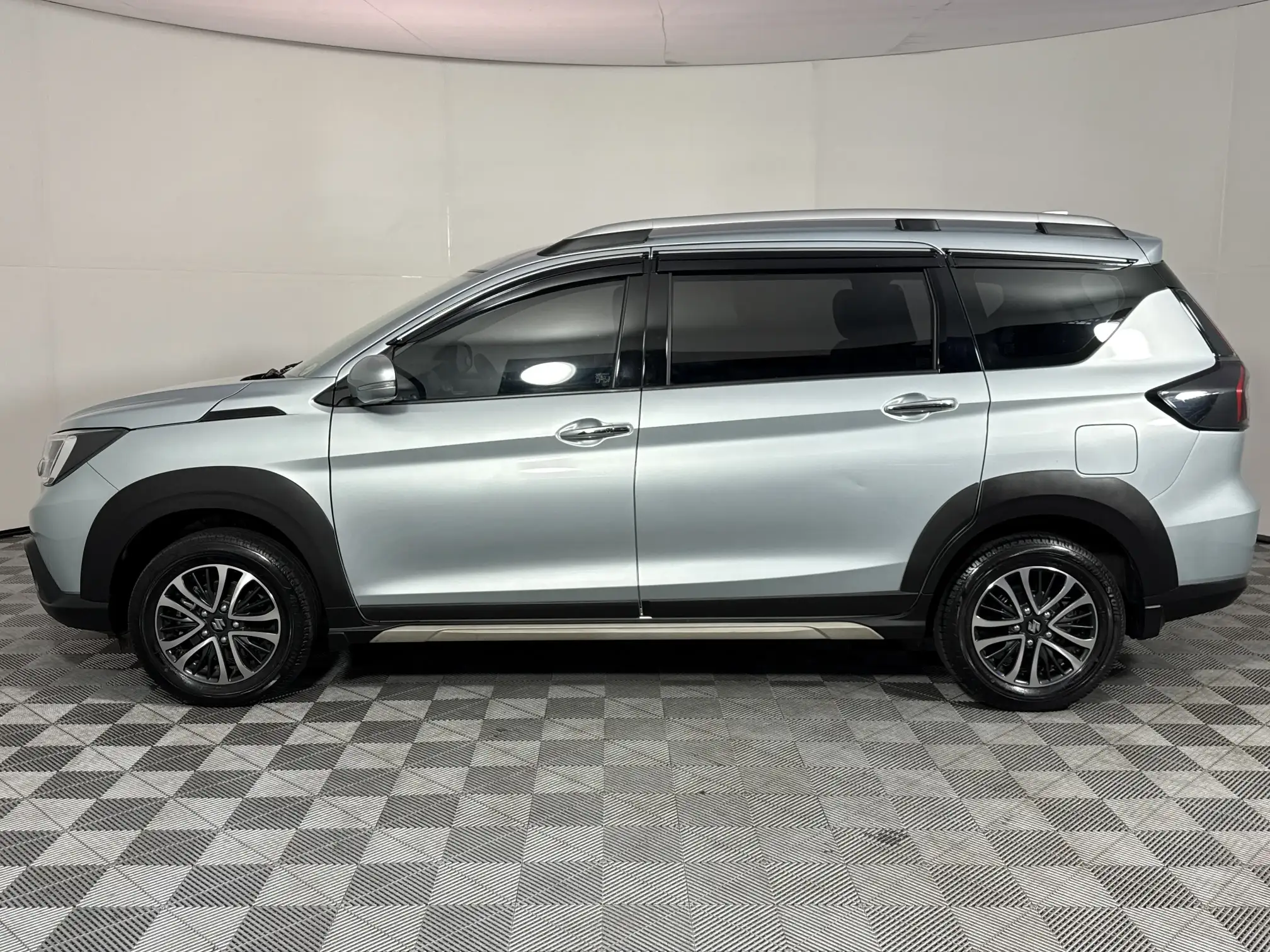 Suzuki XL6