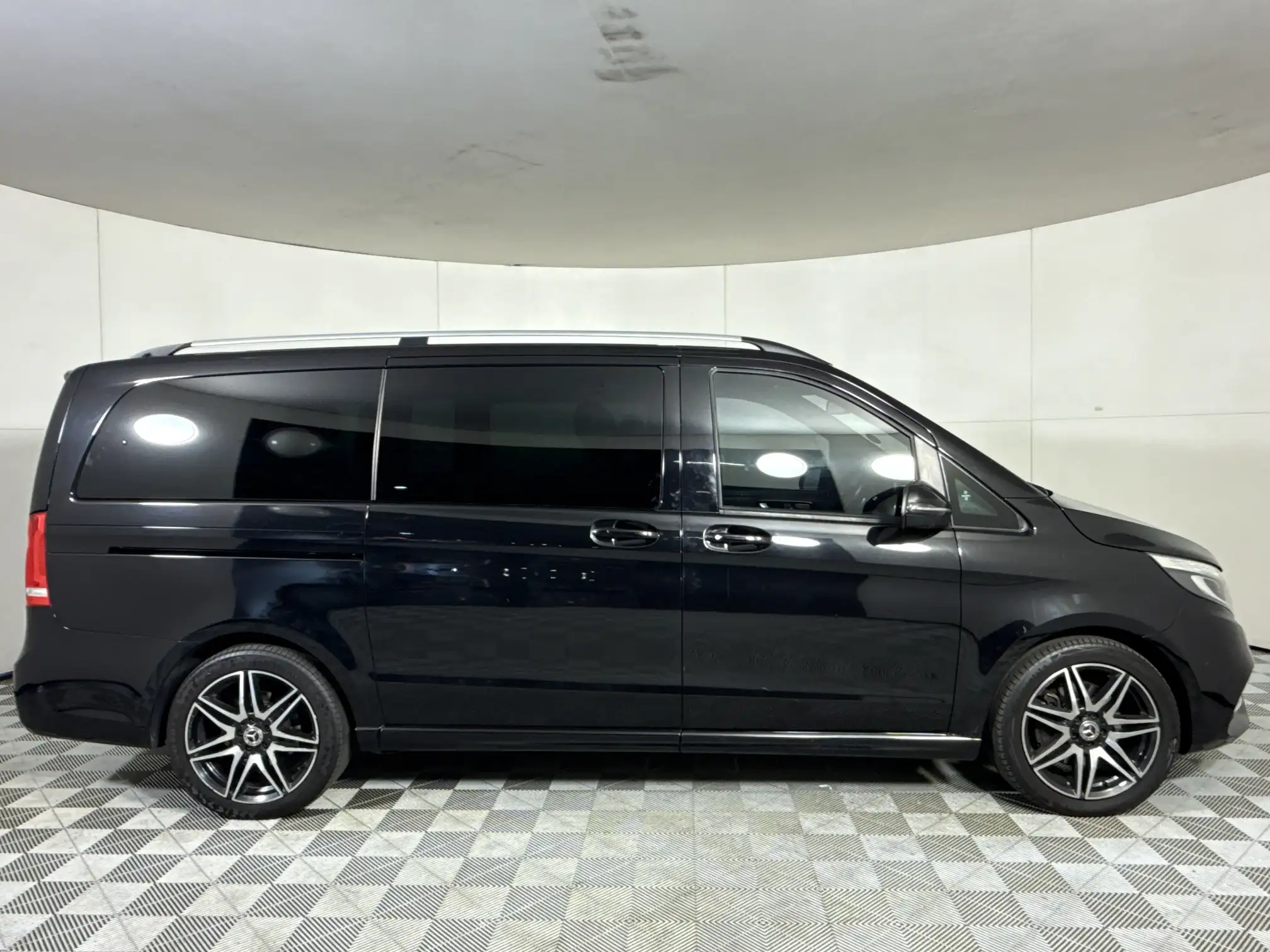 Mercedes-Benz V250