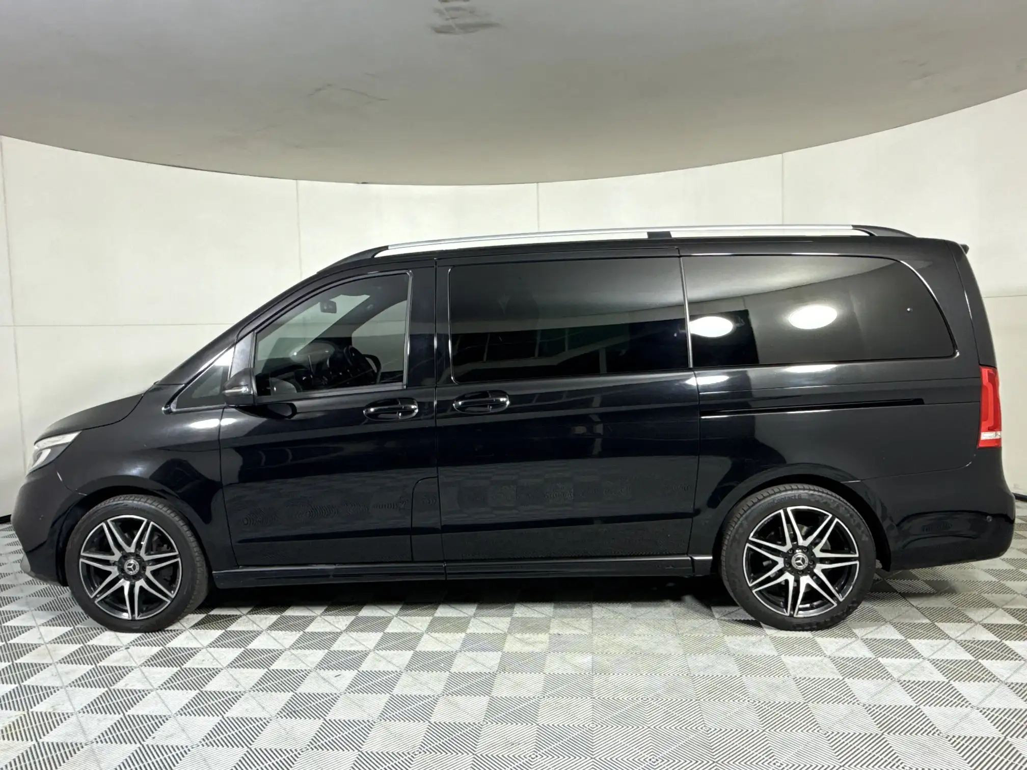 Mercedes-Benz V250
