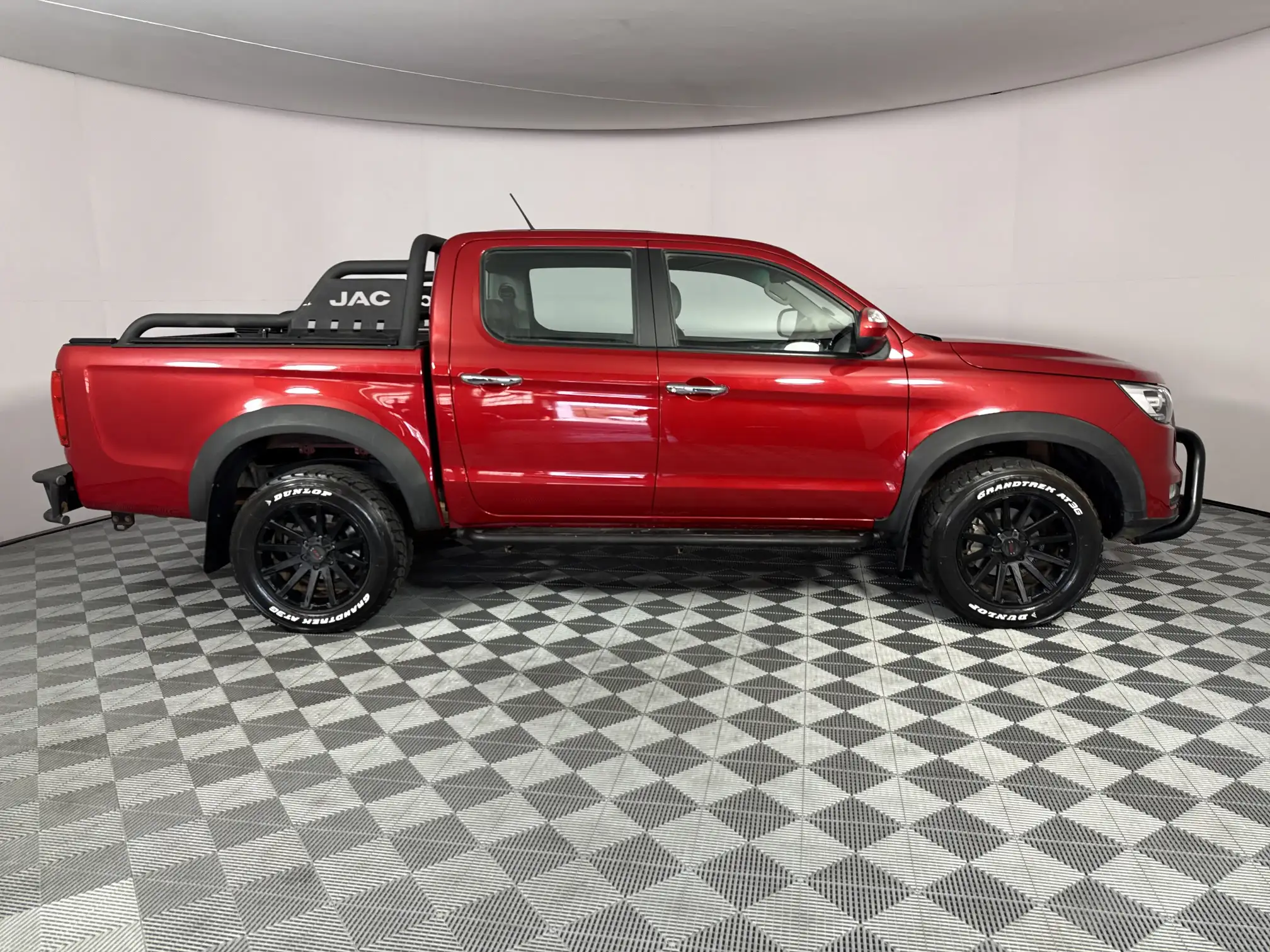 JAC T8