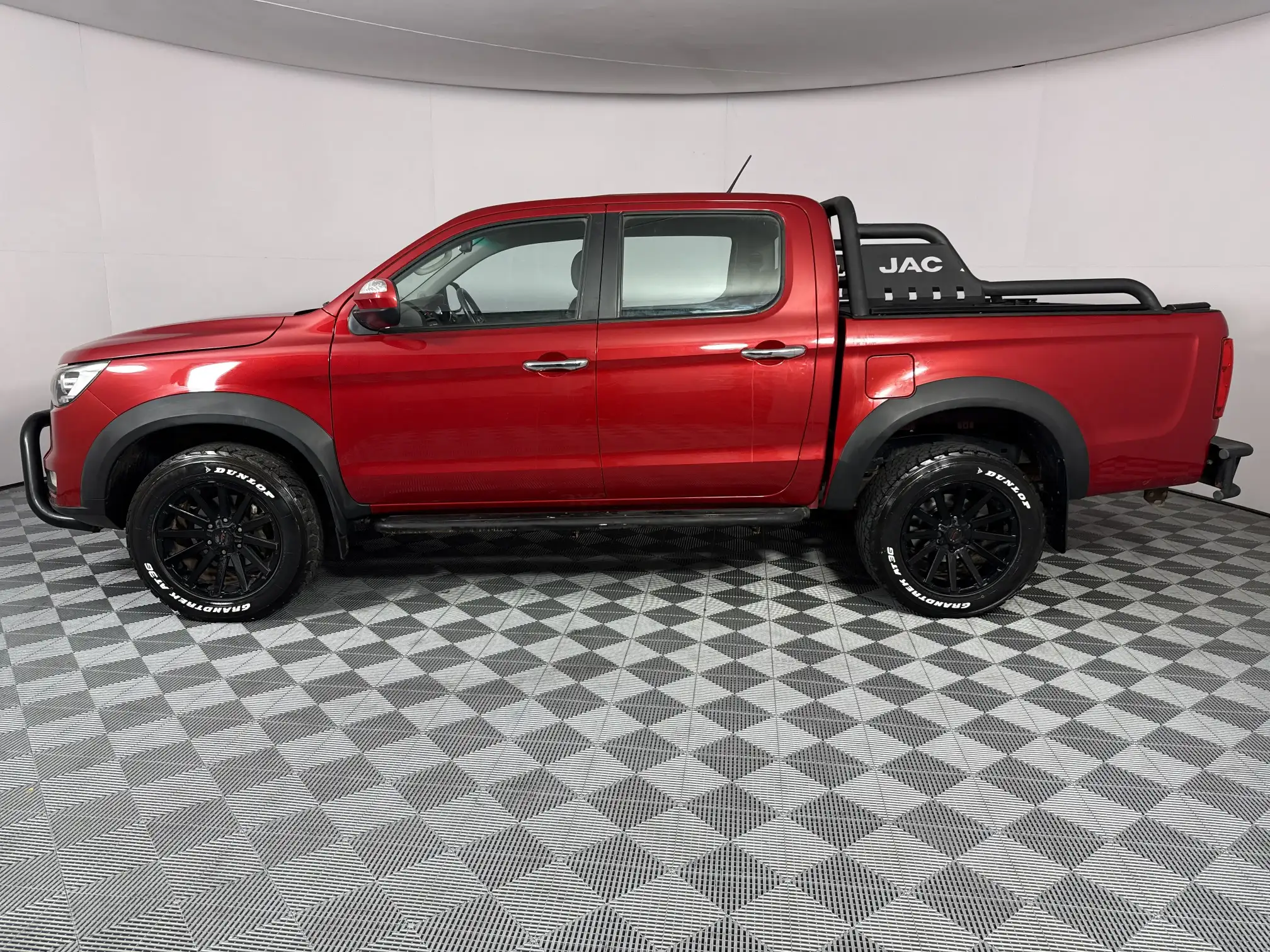 JAC T8