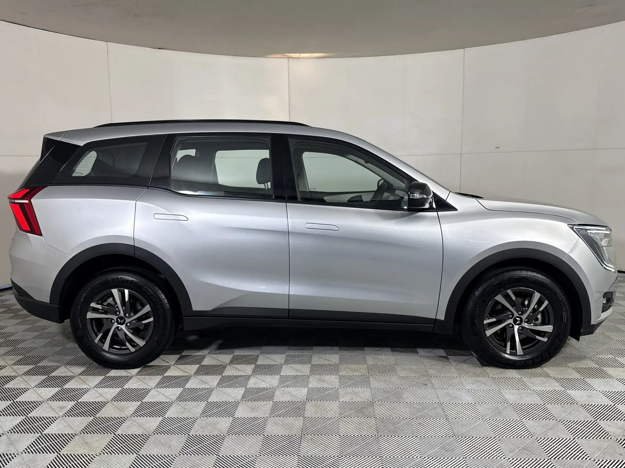 Mahindra XUV 700