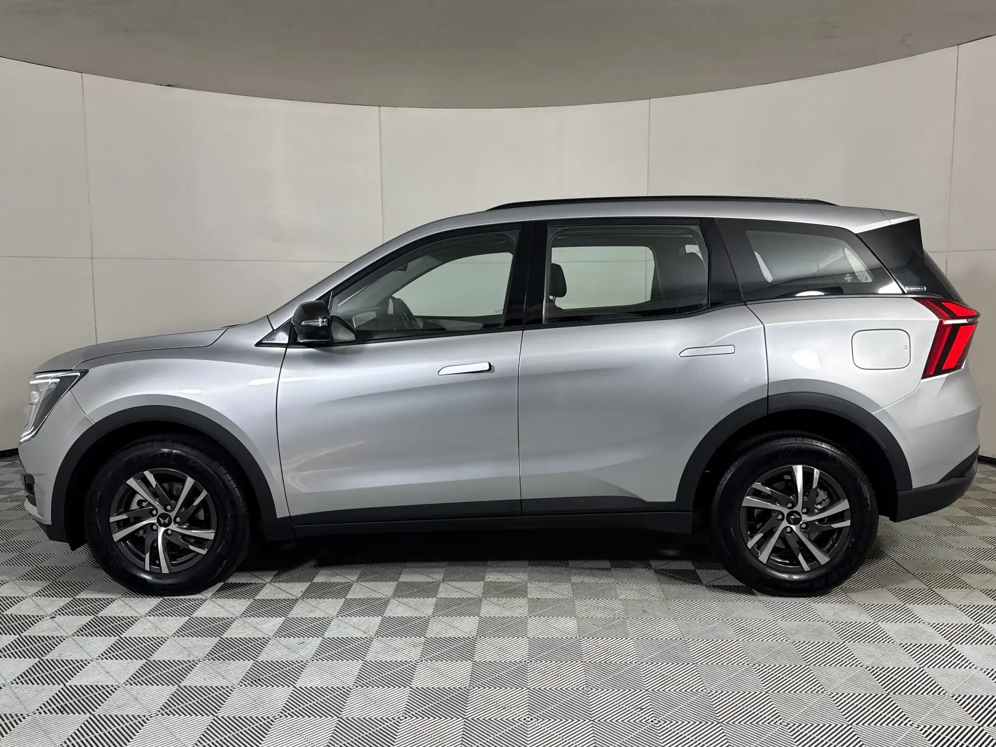 Mahindra XUV 700
