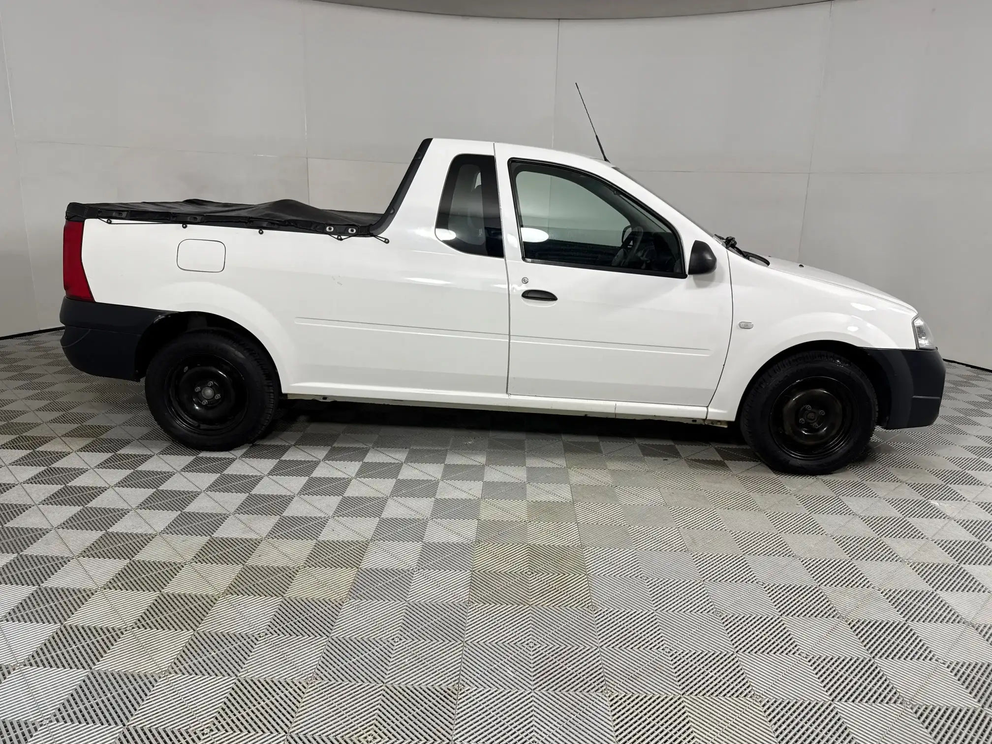 Nissan NP200