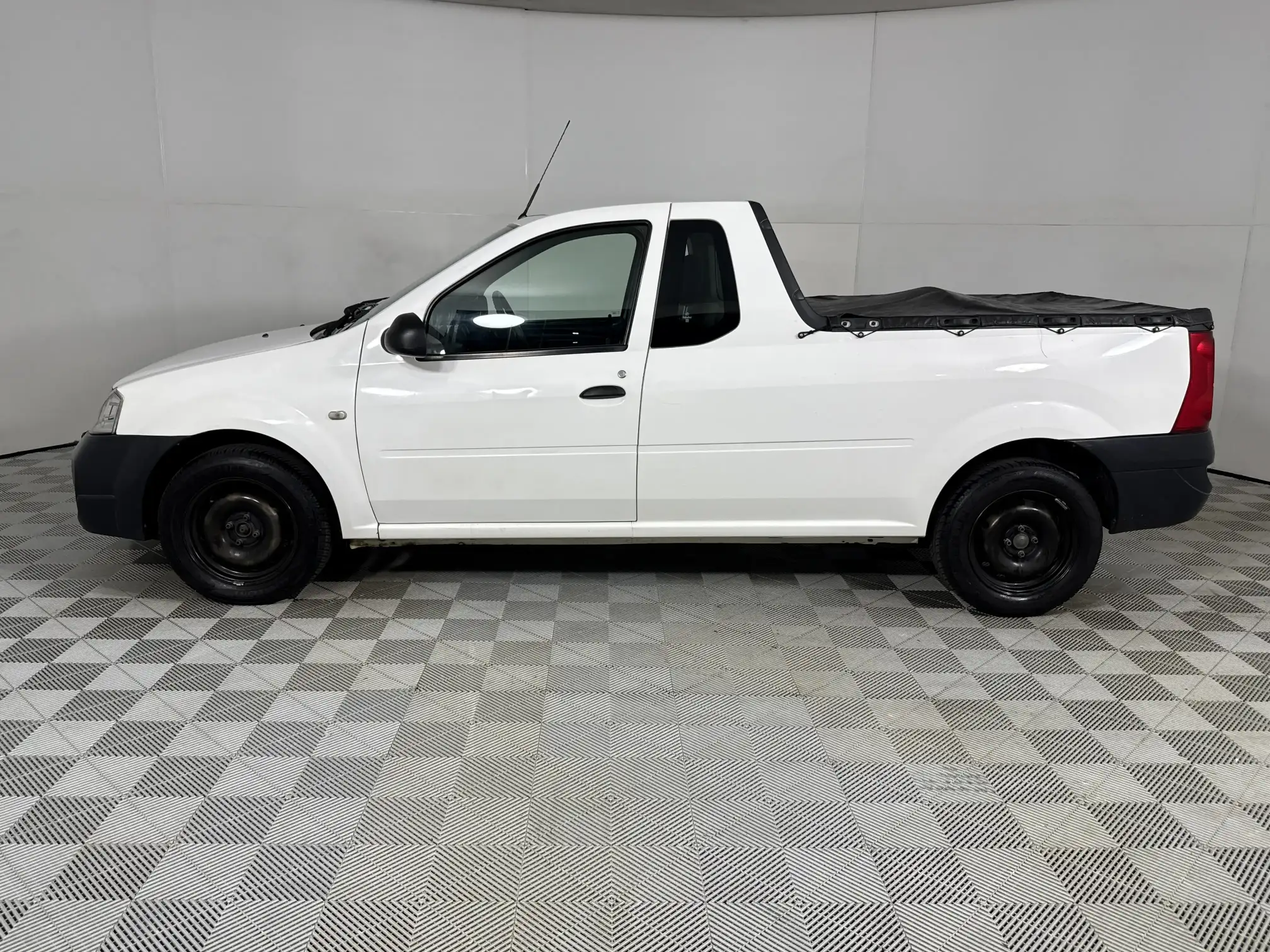 Nissan NP200