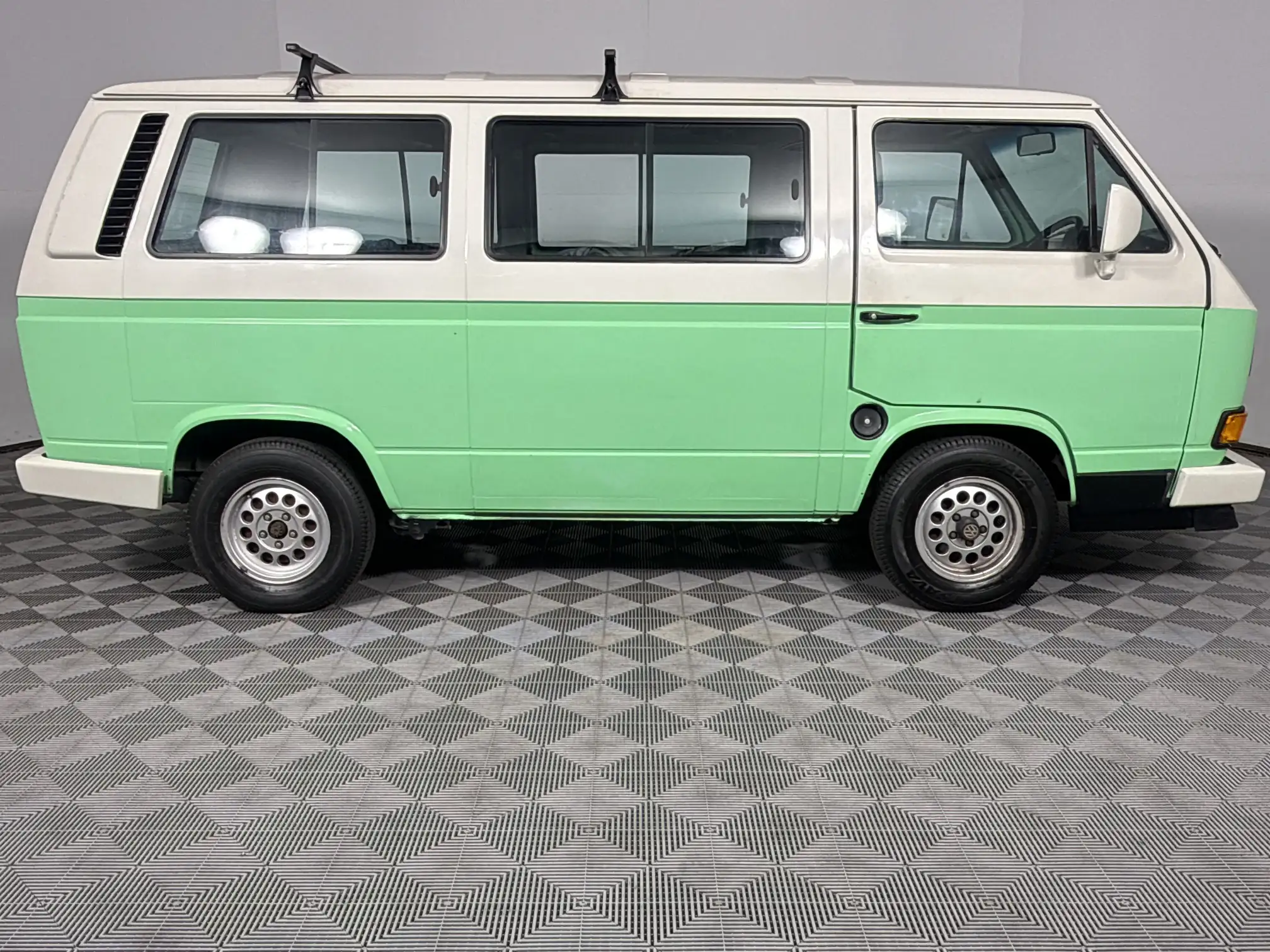 Volkswagen Kombi AND Microbus