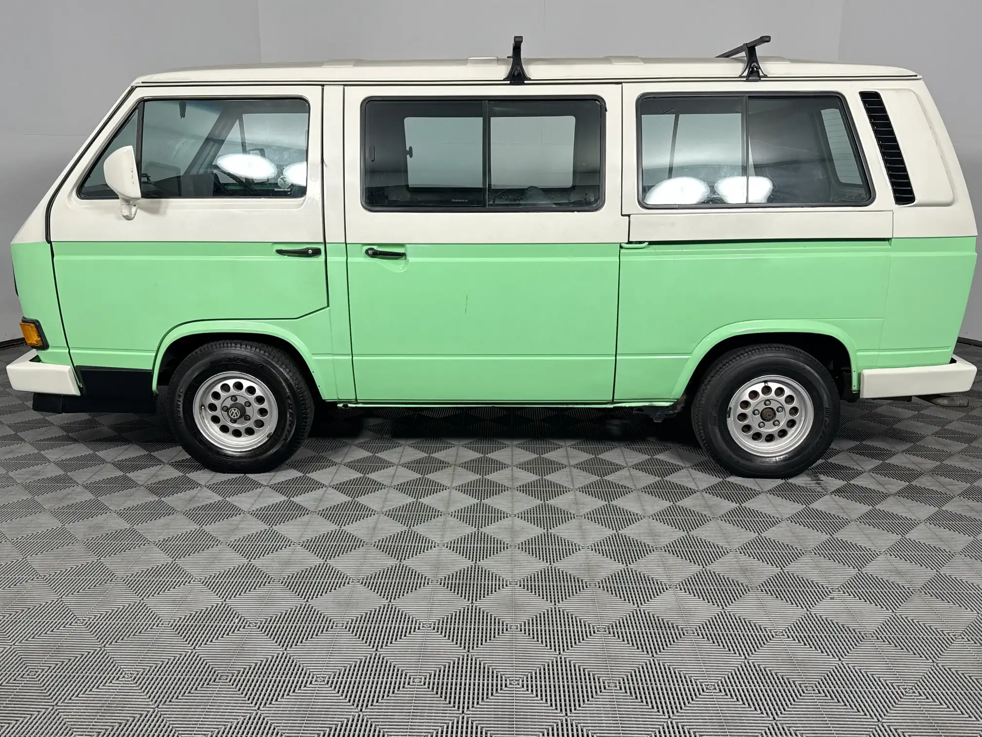 Volkswagen Kombi AND Microbus