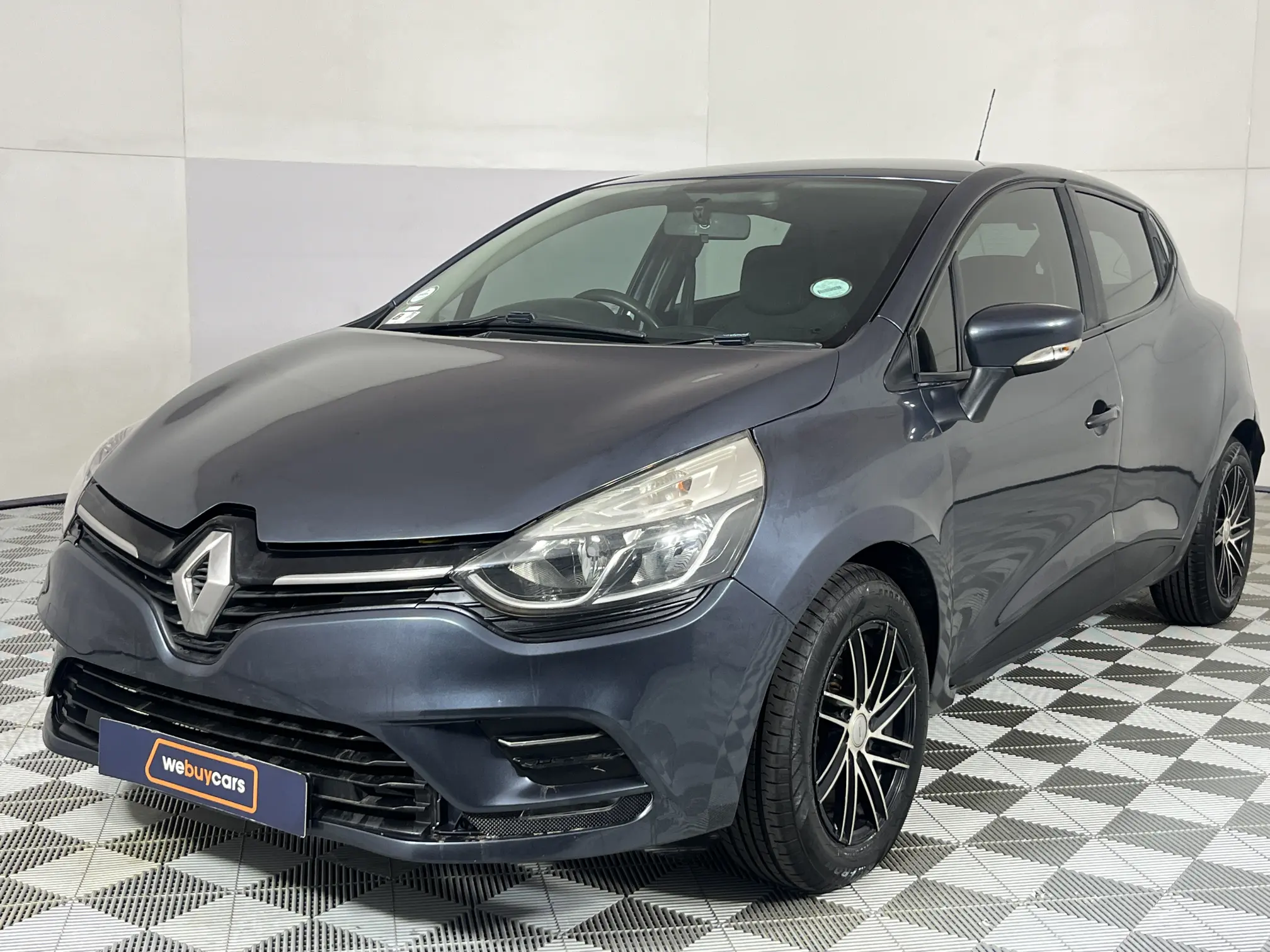 2017 Renault Clio IV 900t Authentique 5-Door (66 KW)