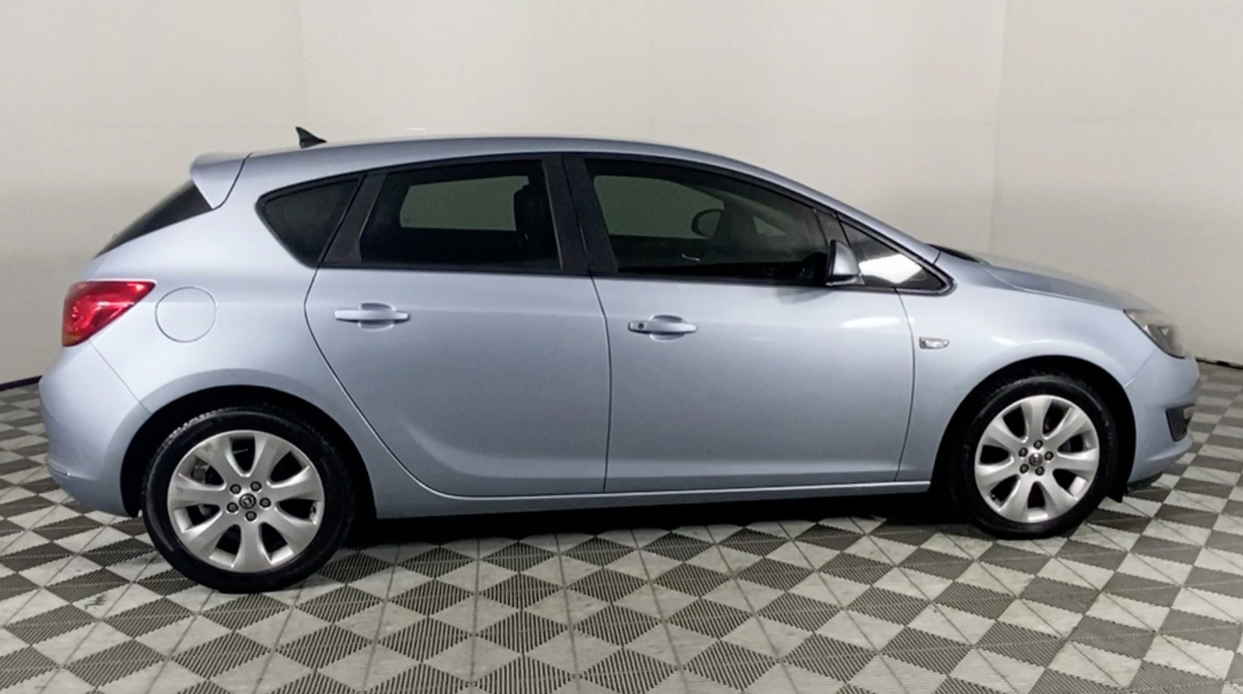 Essentia opel astra