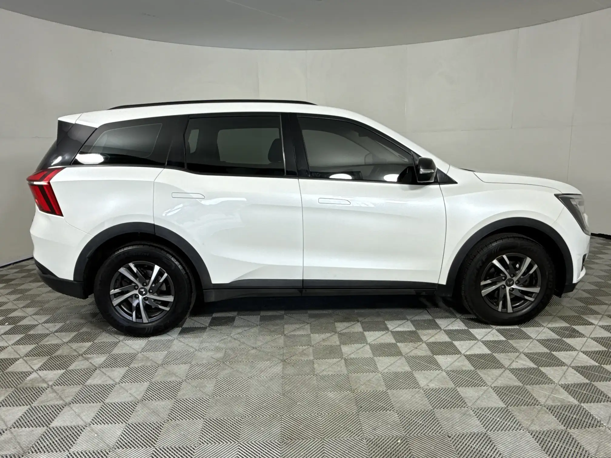 Mahindra XUV 700