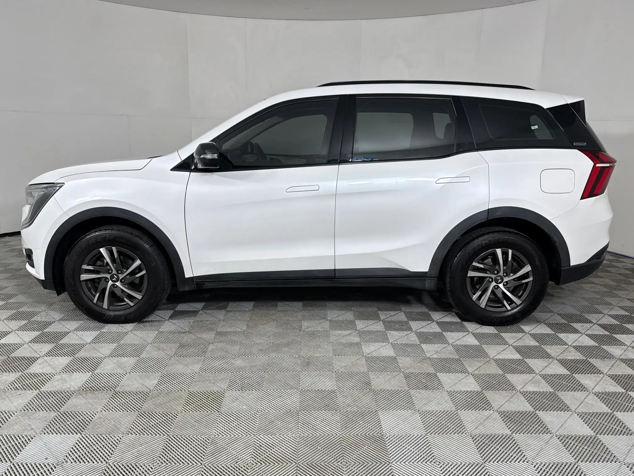 Mahindra XUV 700