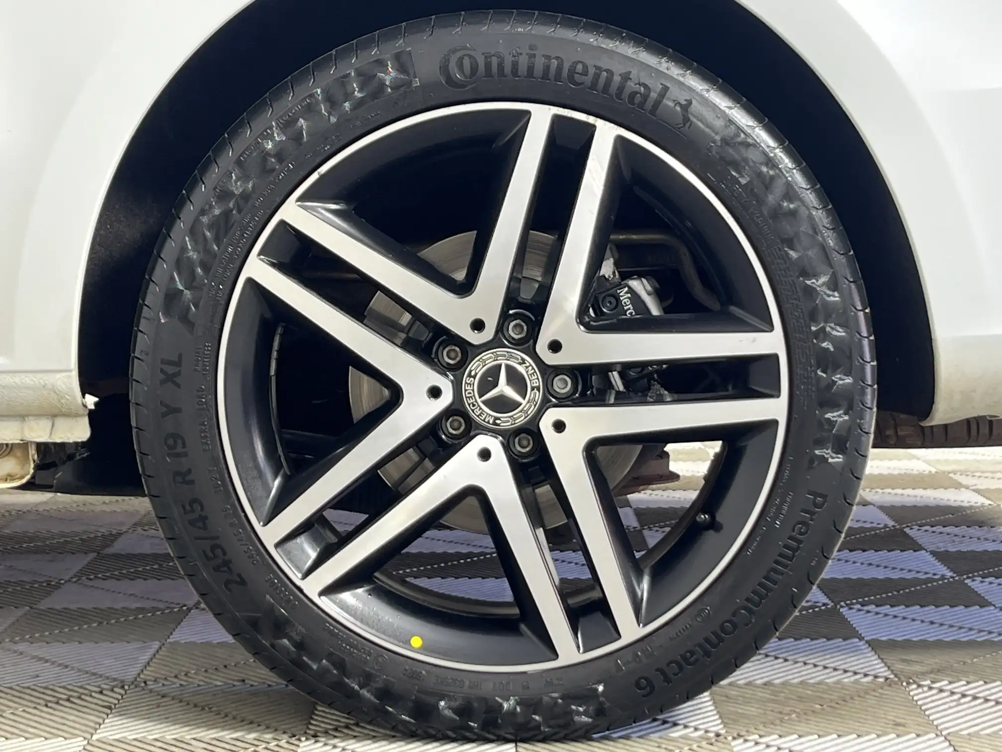 Mercedes-Benz V250