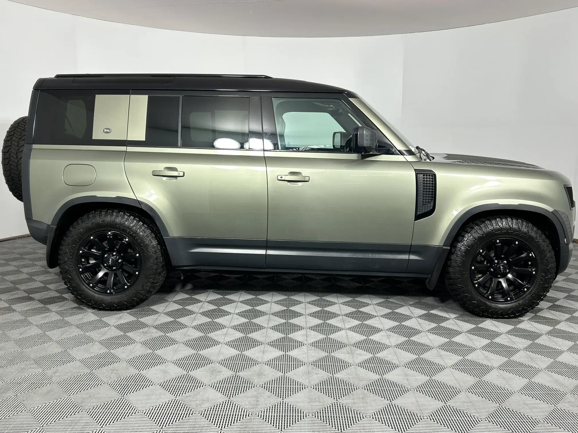 Land Rover Defender 110