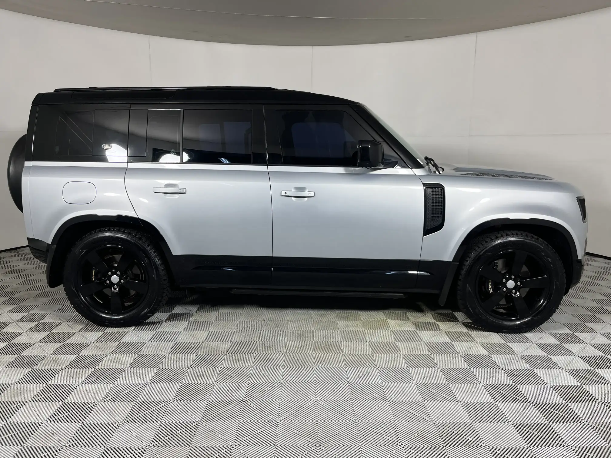 Land Rover Defender 110