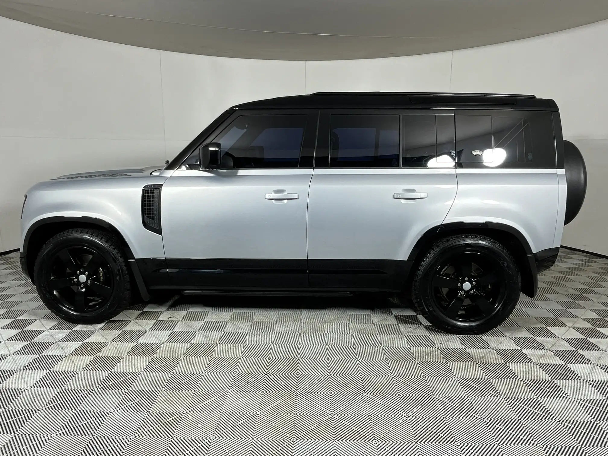 Land Rover Defender 110