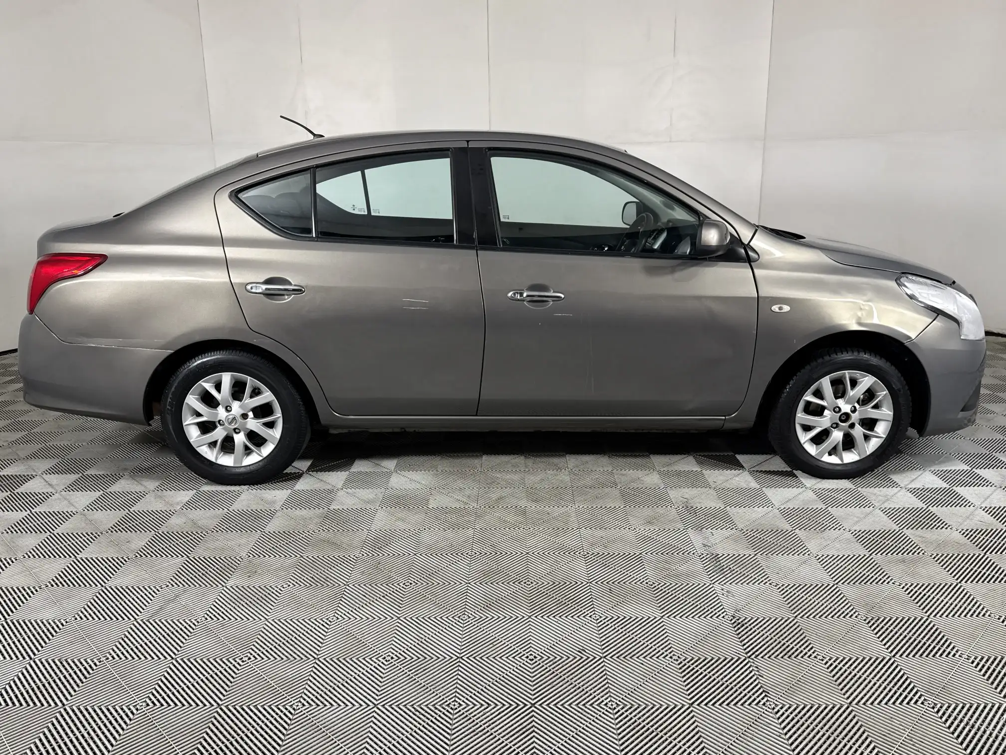 Nissan Almera