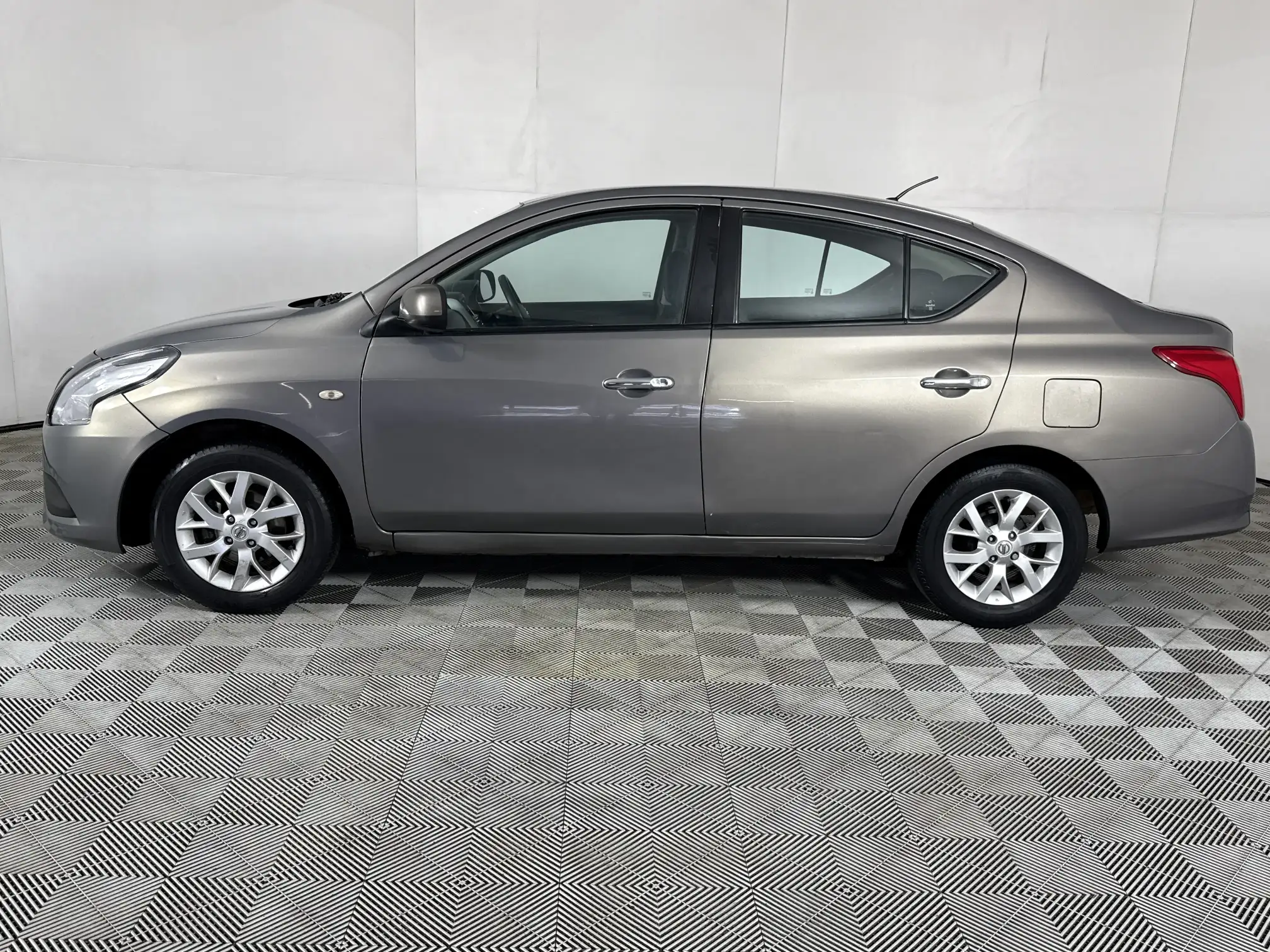 Nissan Almera