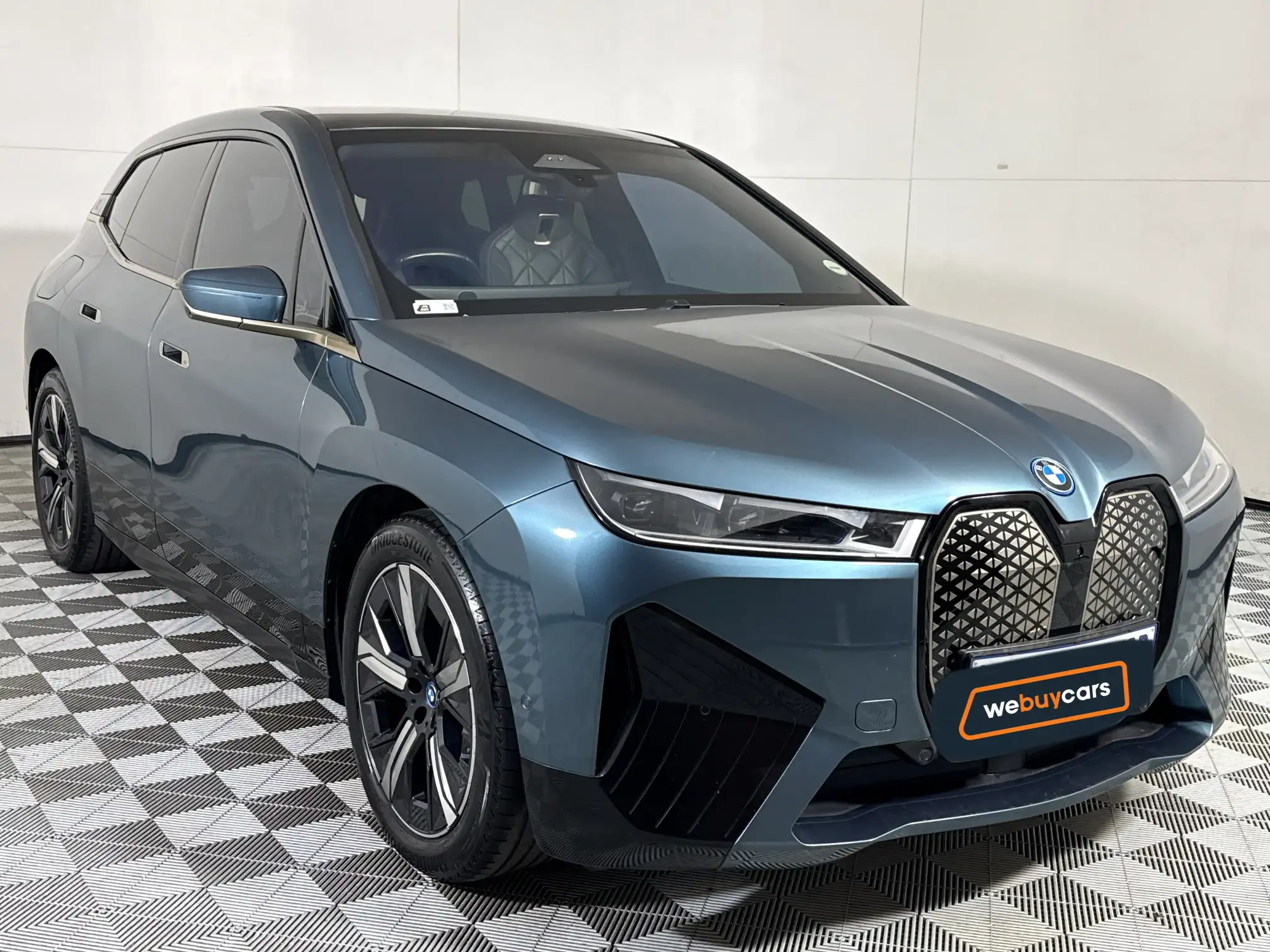 BMW iX