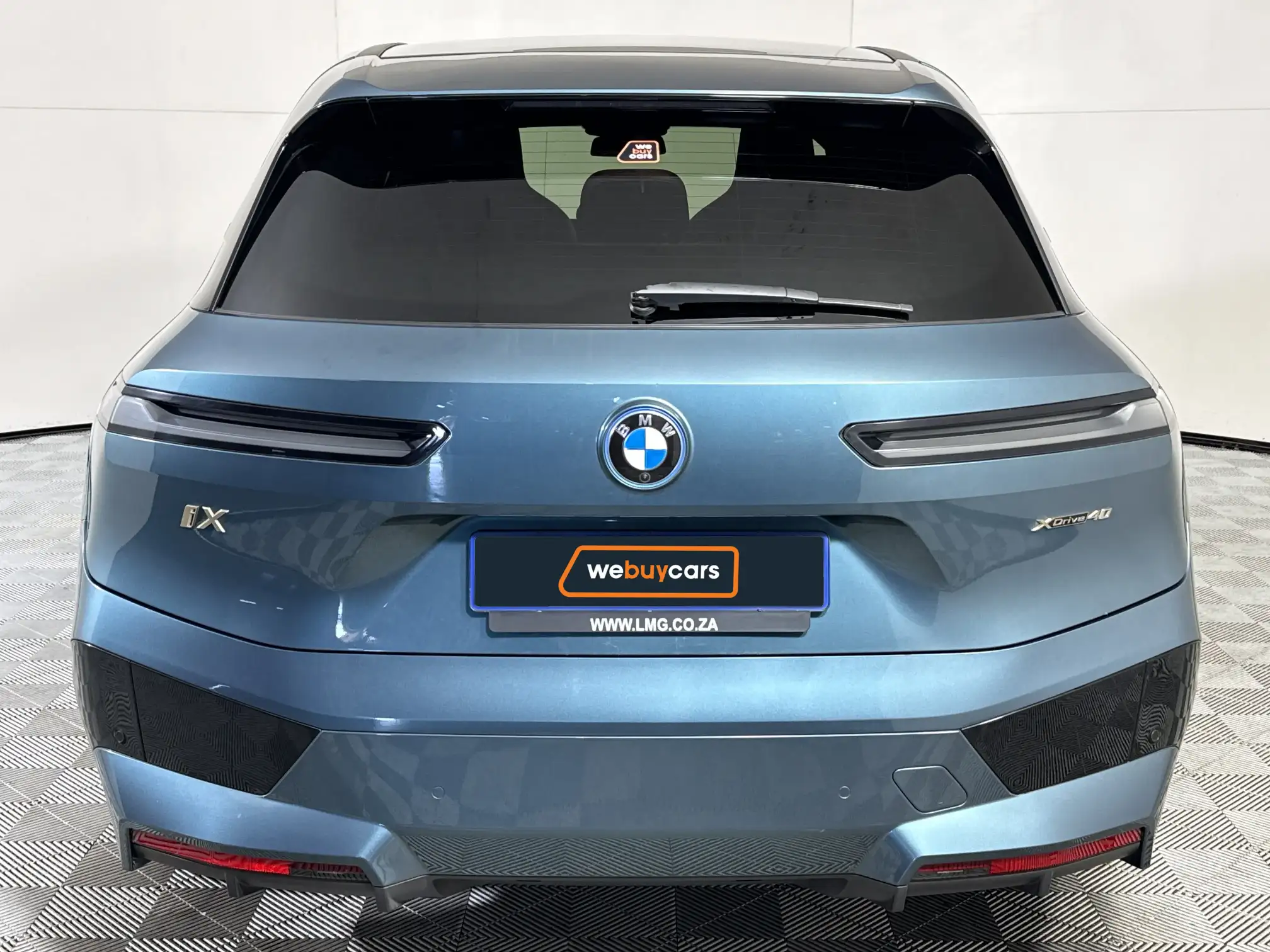 BMW iX