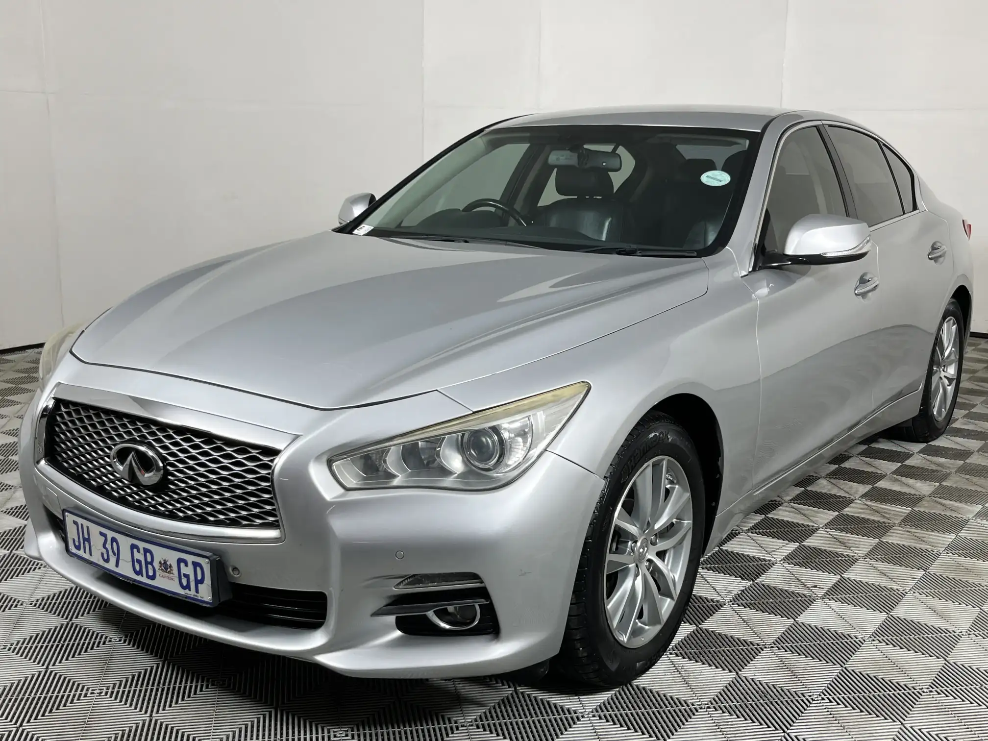 2015 Infiniti Q50
