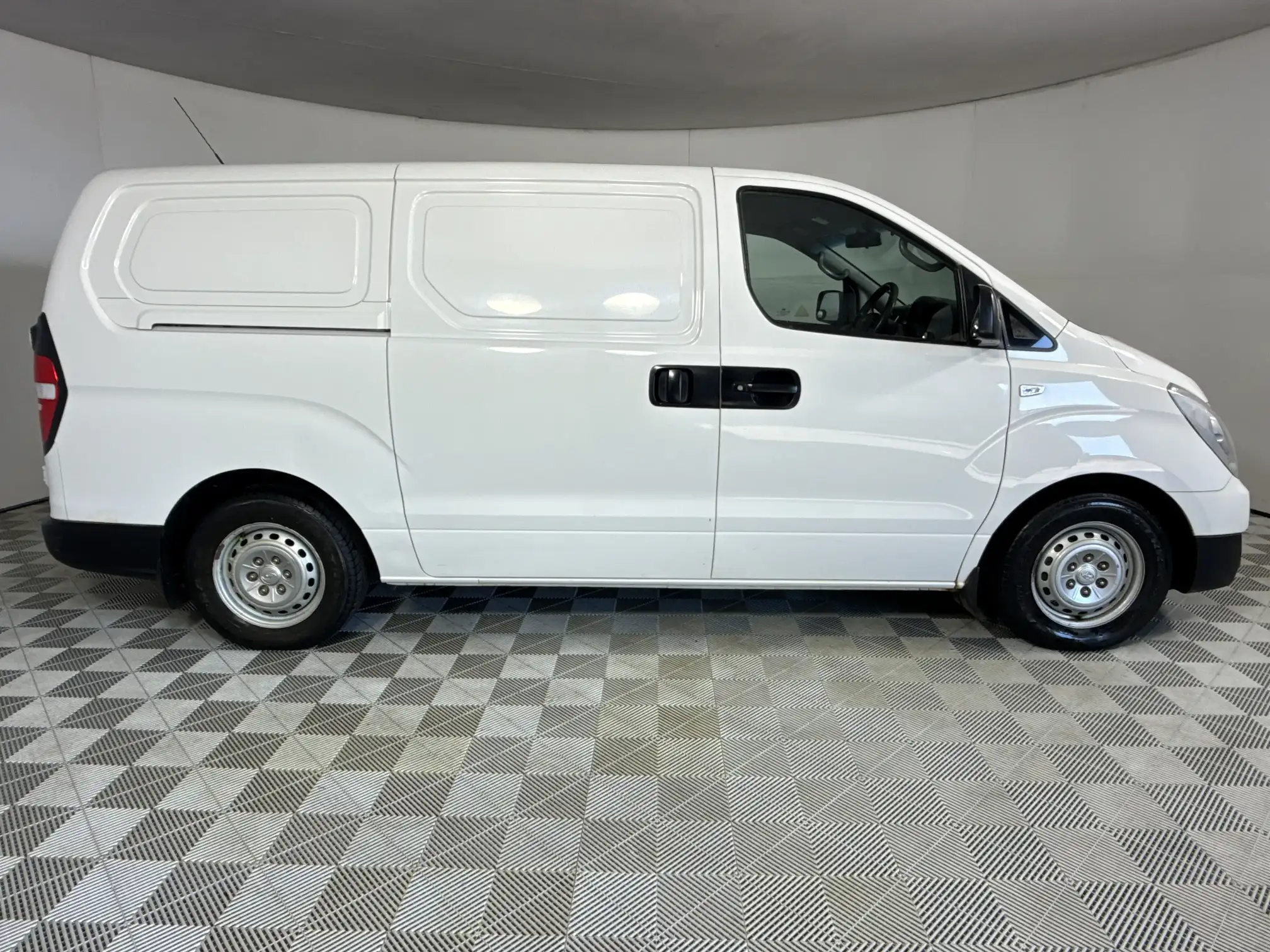 Hyundai H-1
