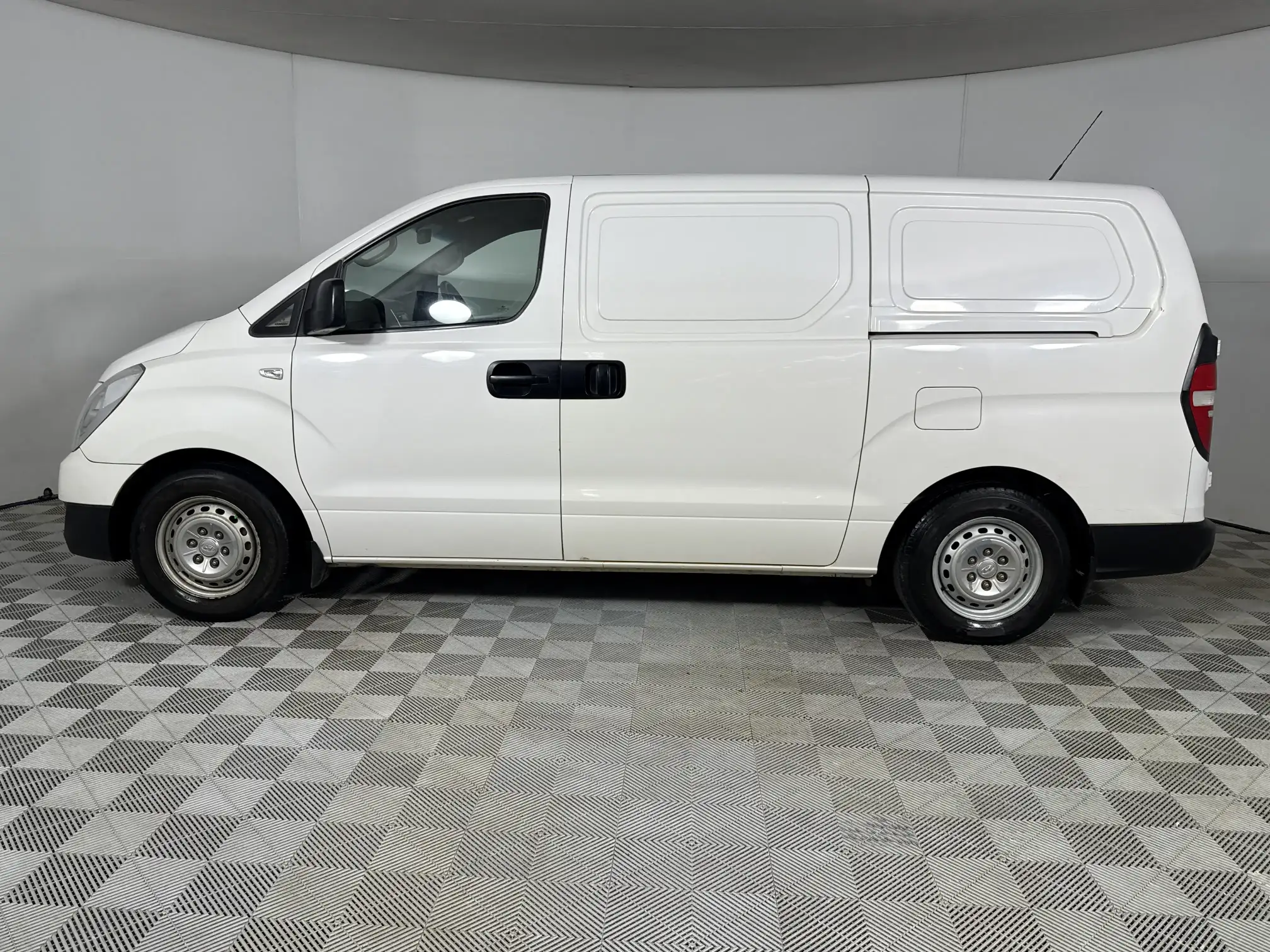 Hyundai H-1