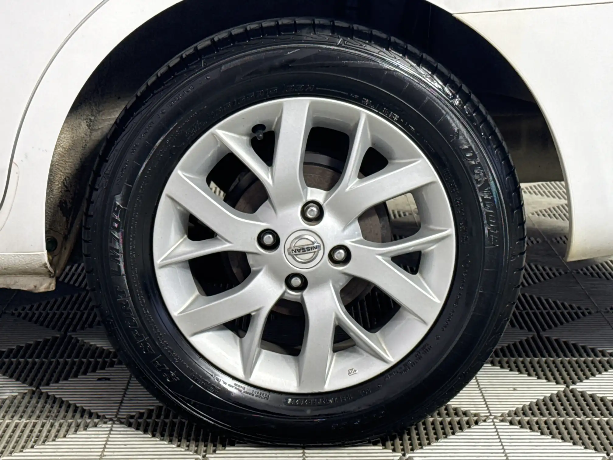 Nissan Almera