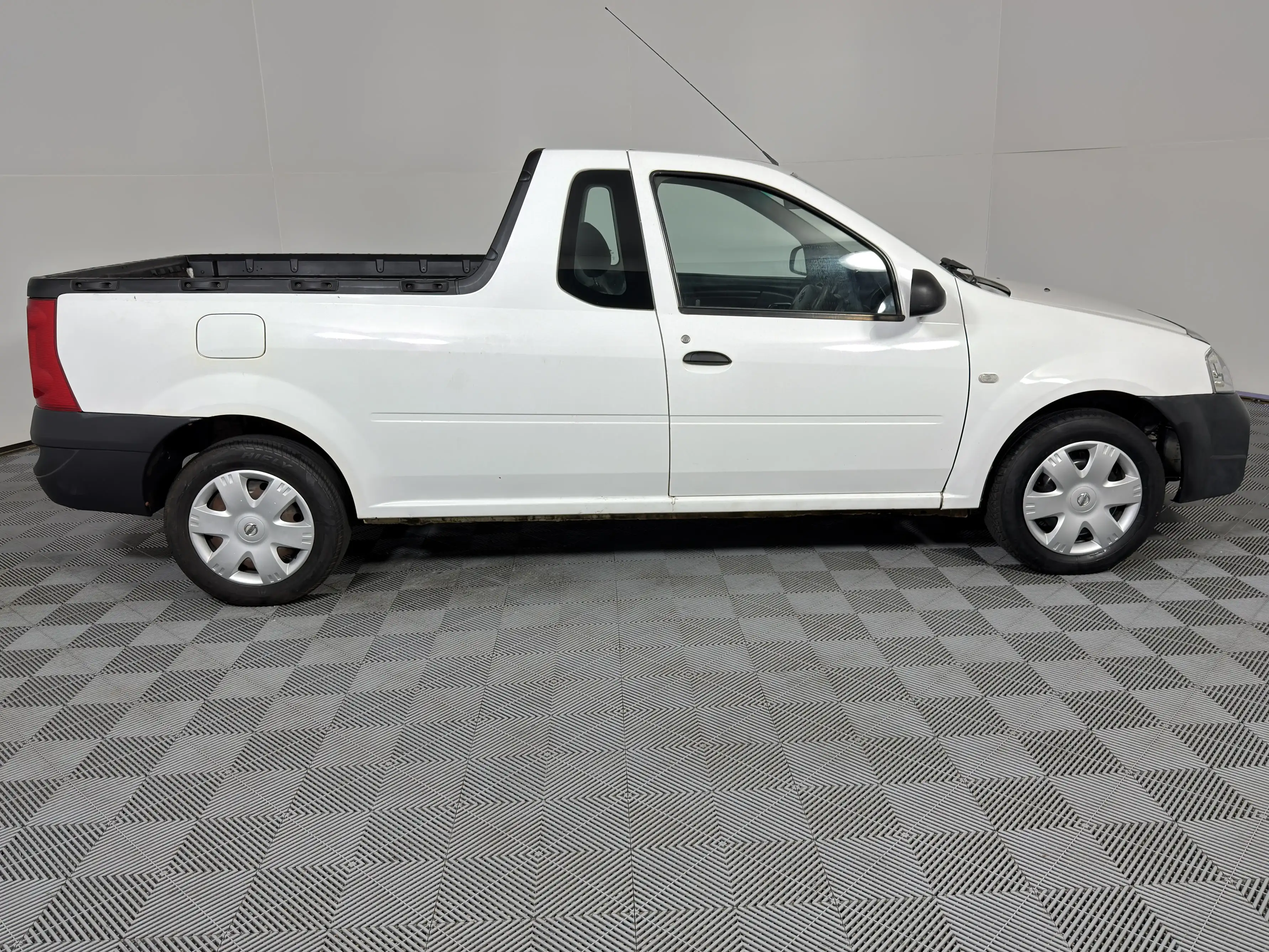 Nissan NP200