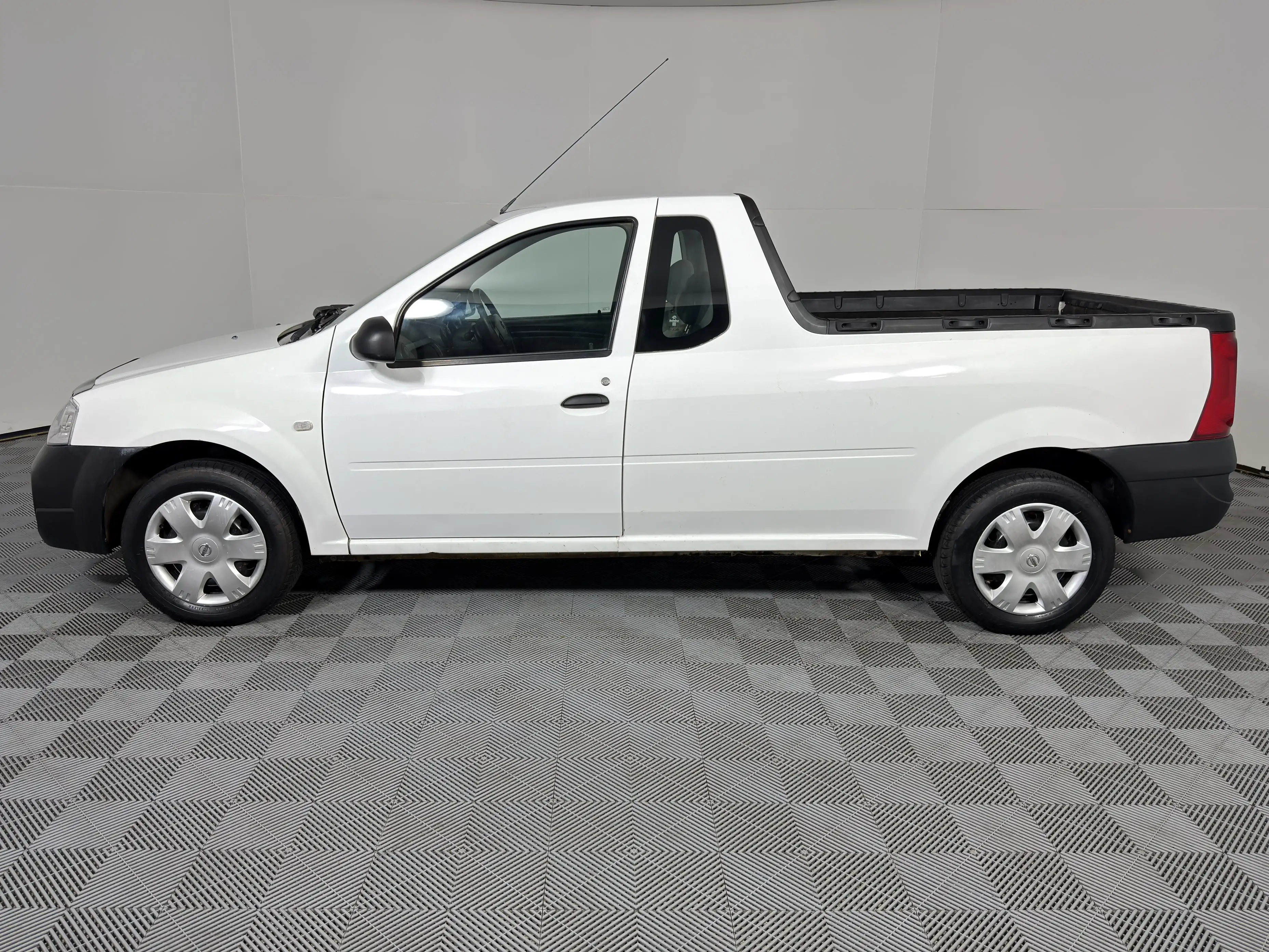 Nissan NP200