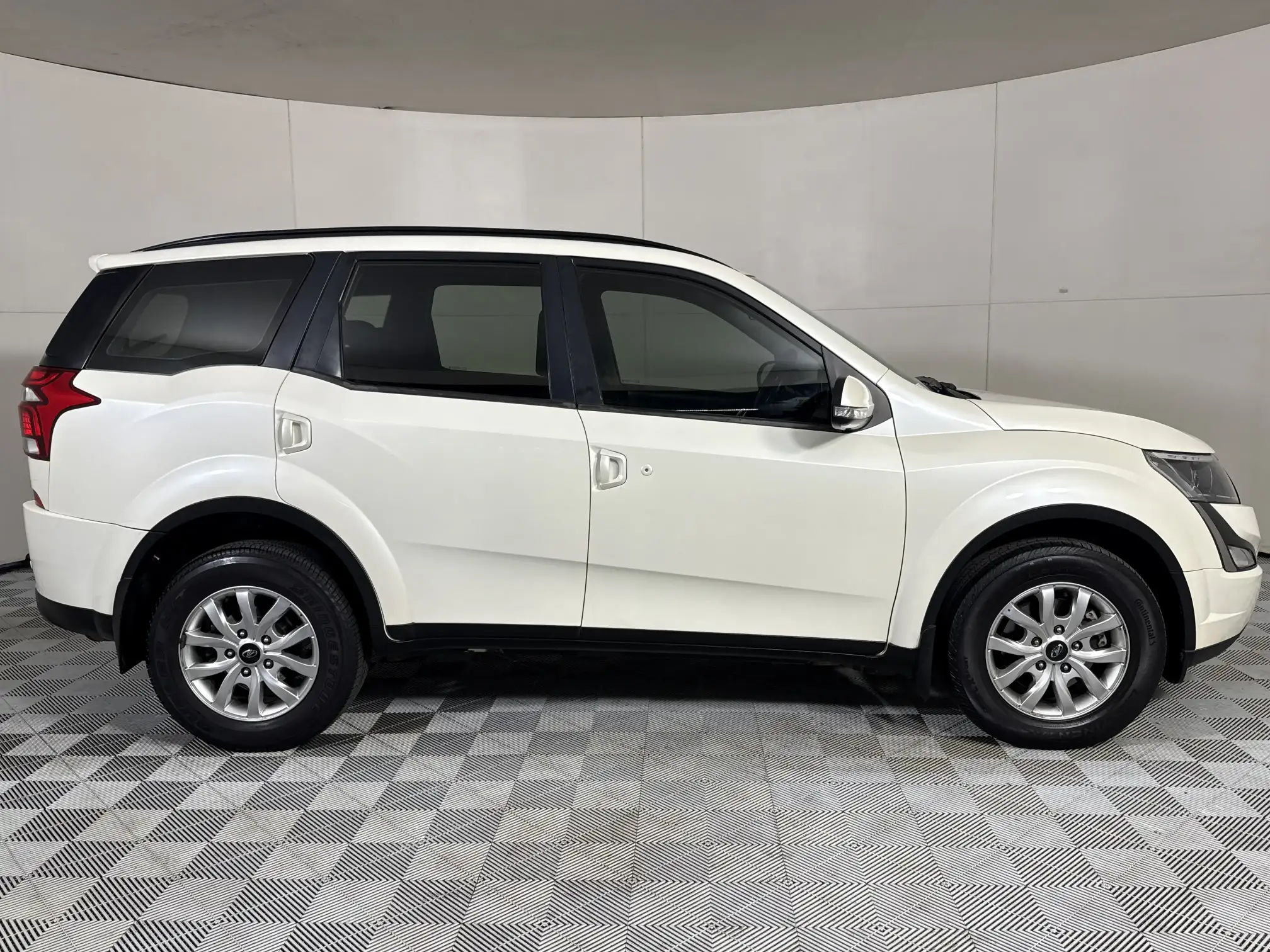 Mahindra XUV