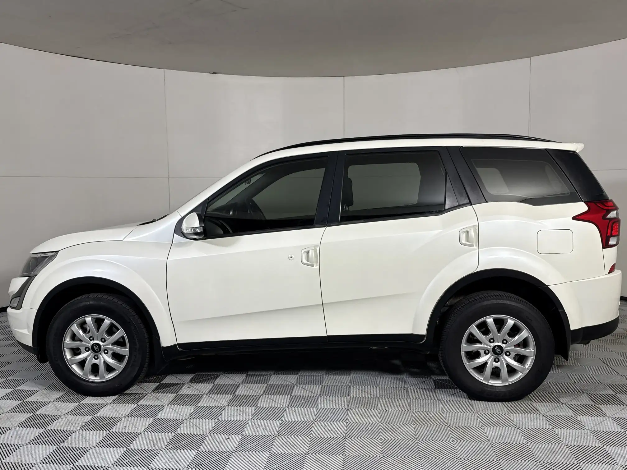 Mahindra XUV