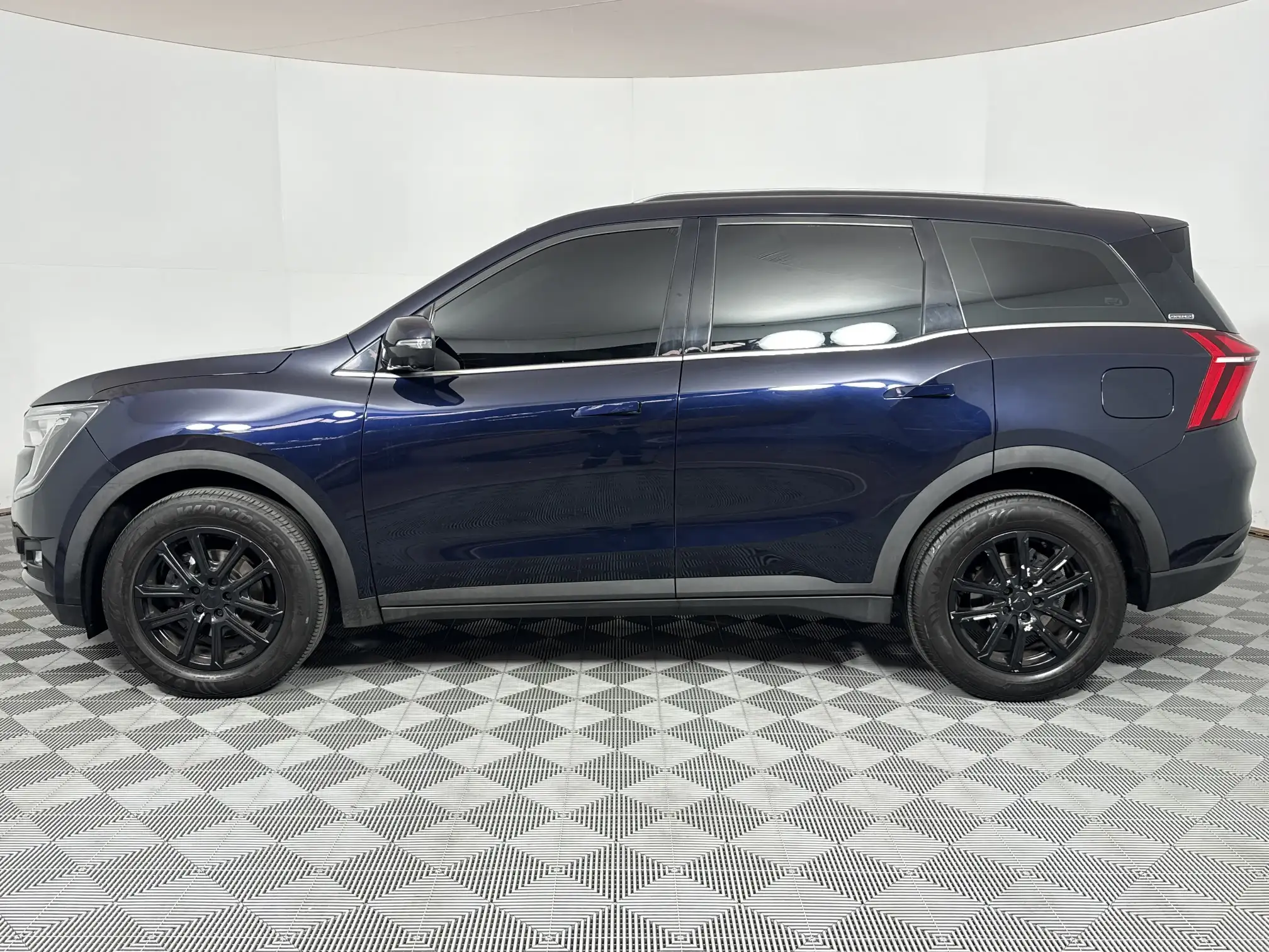 Mahindra XUV 700