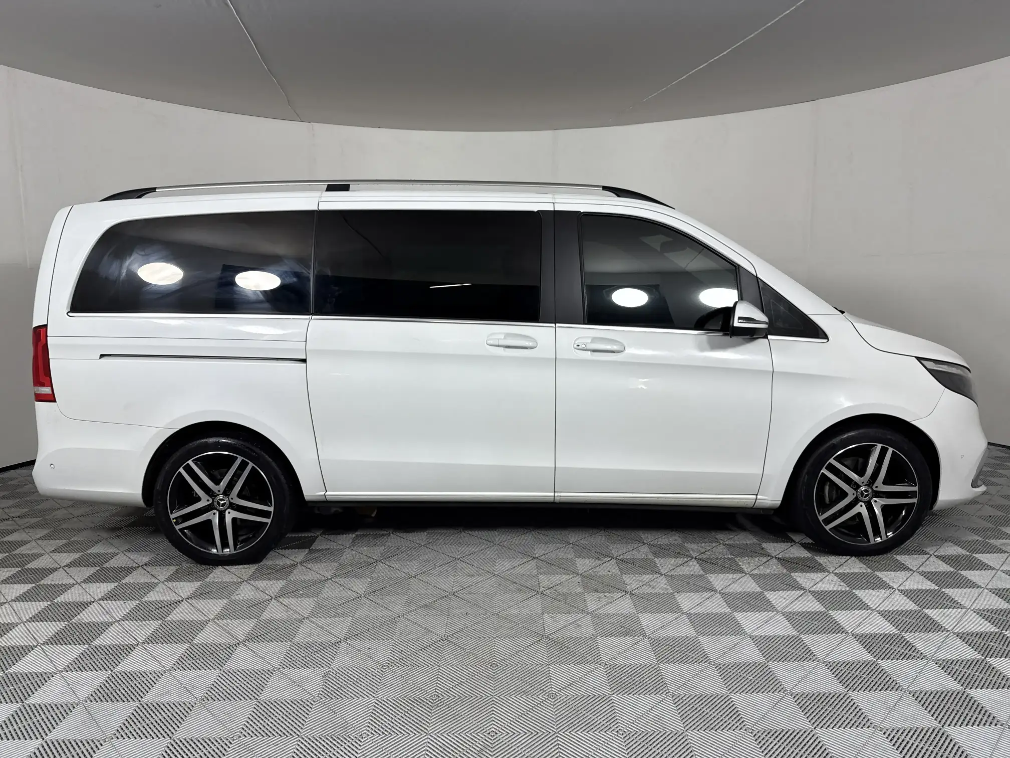 Mercedes-Benz V250