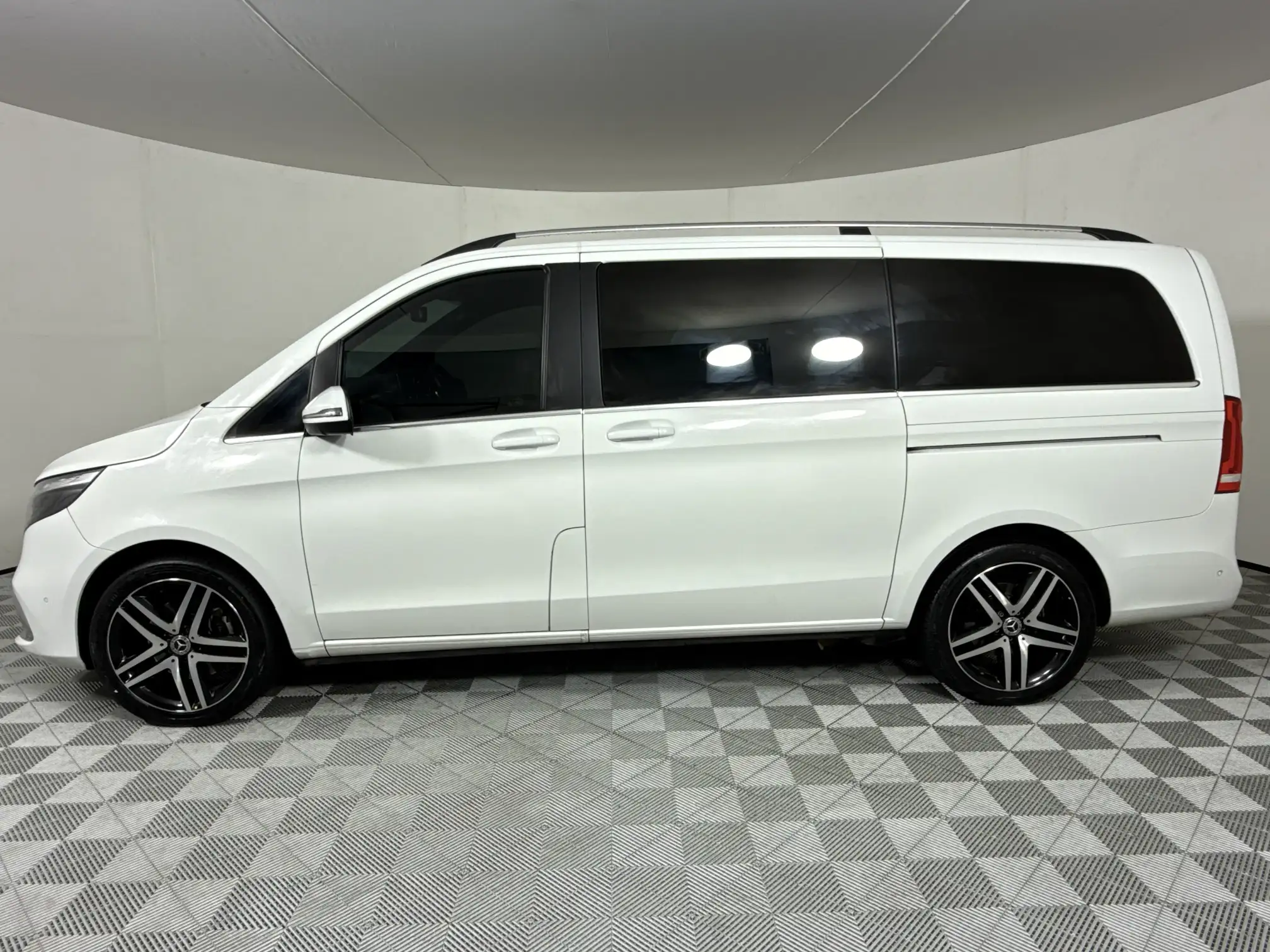 Mercedes-Benz V250